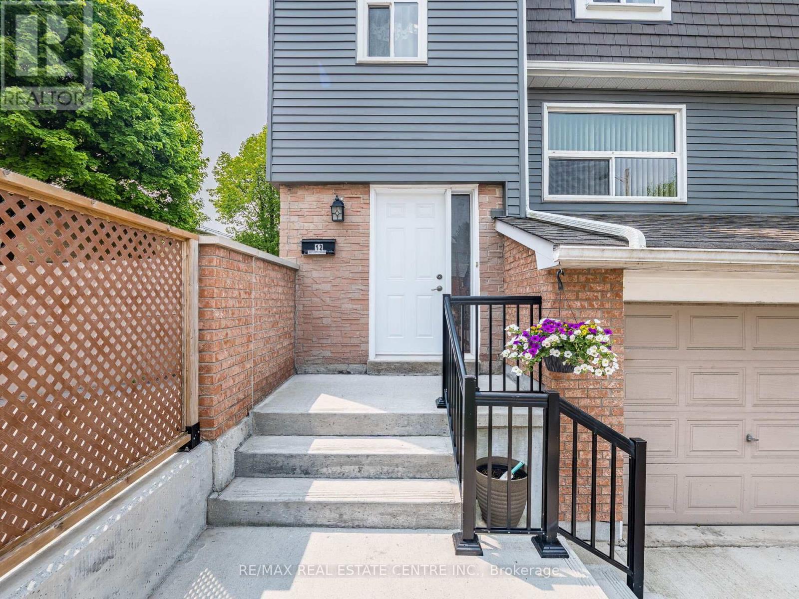 #12 - 1050 Shawnmarr Road, Mississauga (Port Credit), Ontario  L5H 3V1 - Photo 3 - W12196632