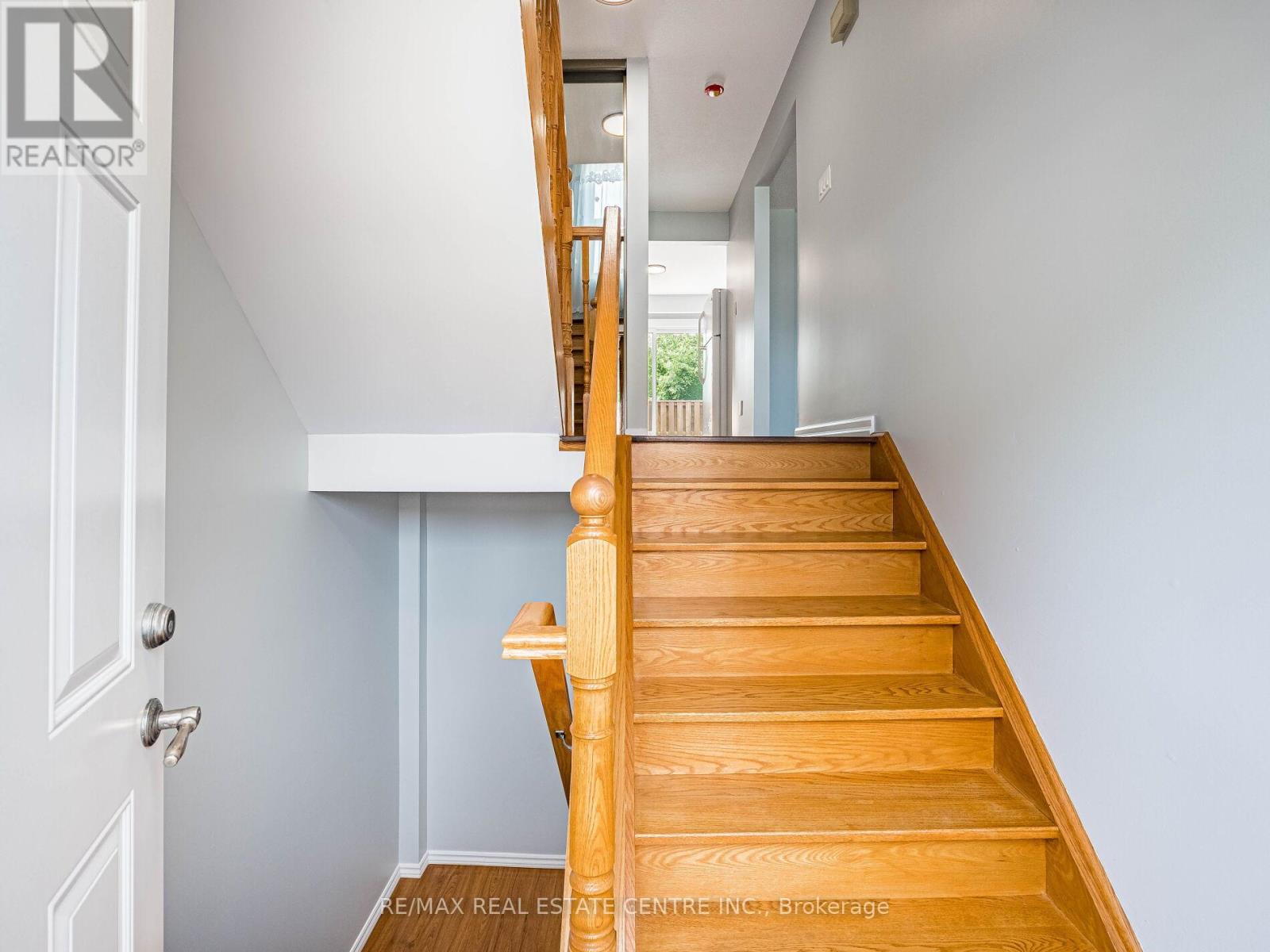 #12 - 1050 Shawnmarr Road, Mississauga (Port Credit), Ontario  L5H 3V1 - Photo 4 - W12196632