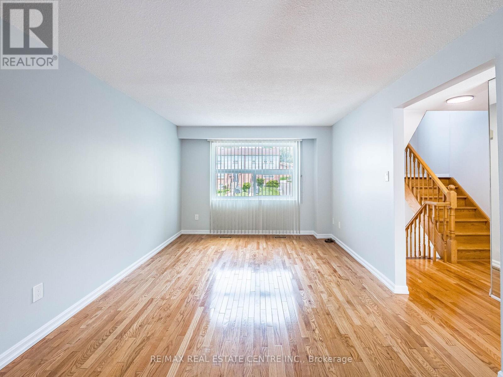 #12 - 1050 Shawnmarr Road, Mississauga, Ontario  L5H 3V1 - Photo 7 - W12196632