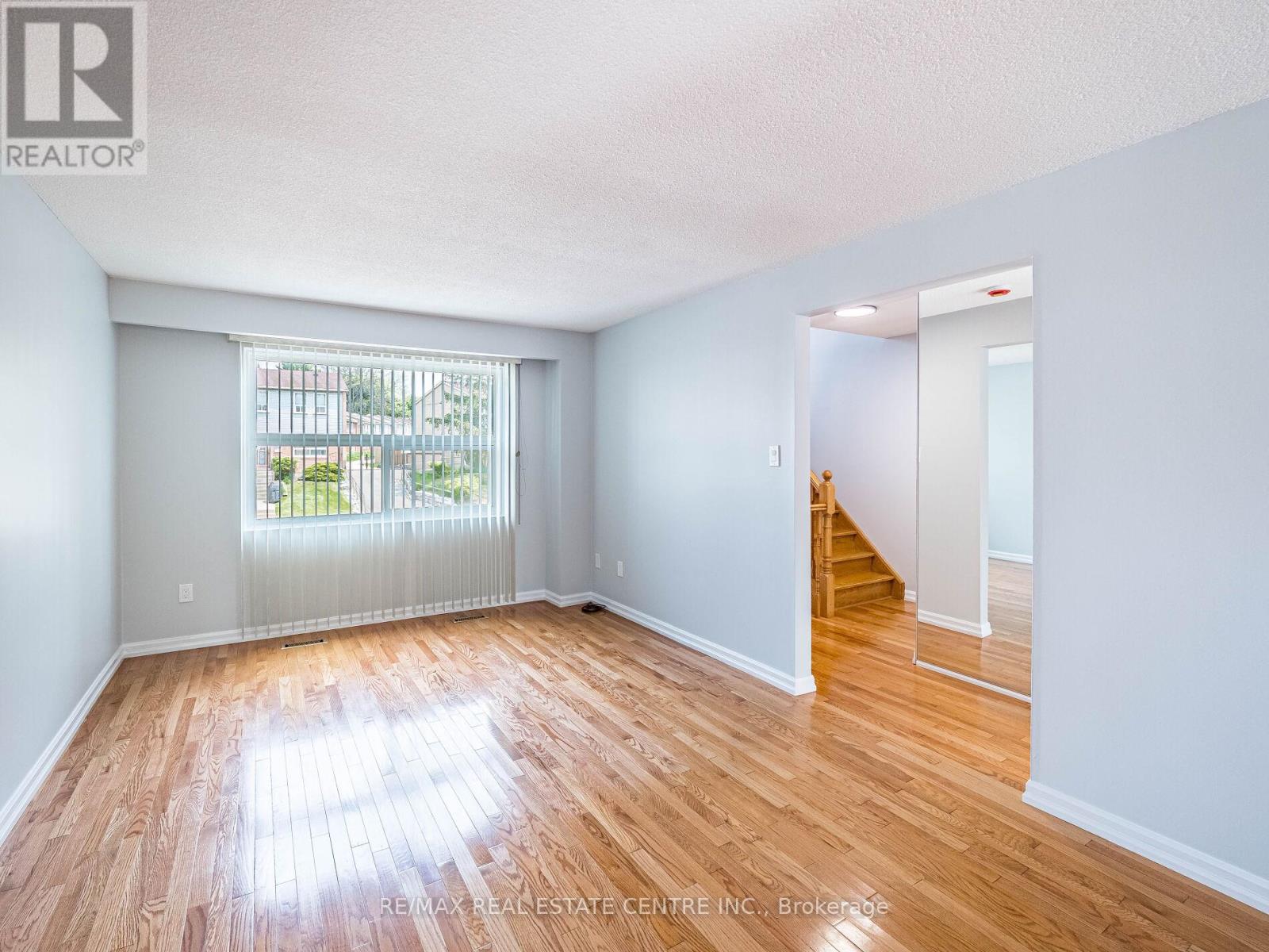 #12 - 1050 Shawnmarr Road, Mississauga (Port Credit), Ontario  L5H 3V1 - Photo 8 - W12196632