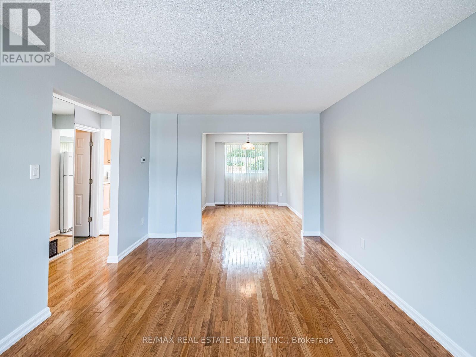 #12 - 1050 Shawnmarr Road, Mississauga, Ontario  L5H 3V1 - Photo 9 - W12196632