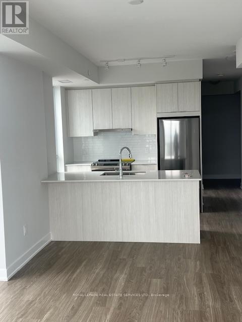 4211 - 430 Square One Drive, Mississauga, Ontario  L5B 0L6 - Photo 8 - W12196634