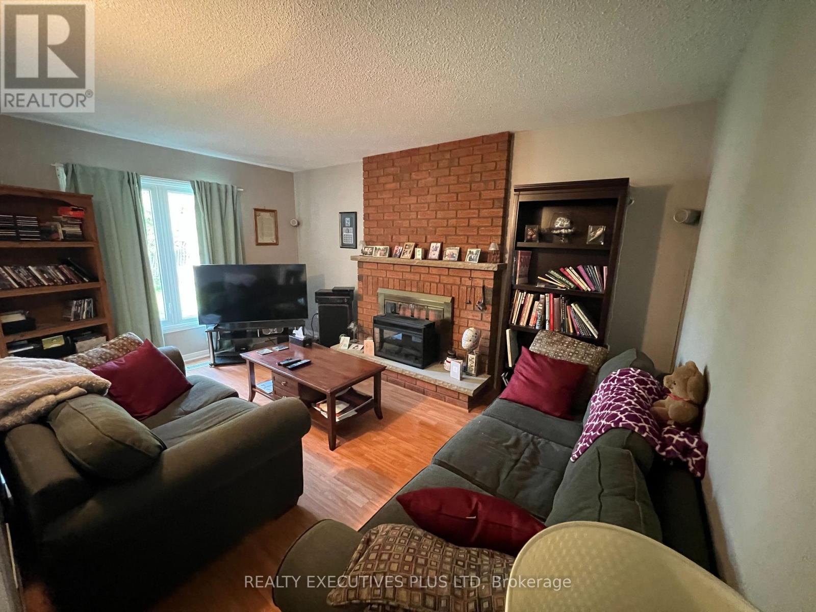 40 Lord Simcoe Drive, Brampton, Ontario  L6S 5H3 - Photo 8 - W12196680