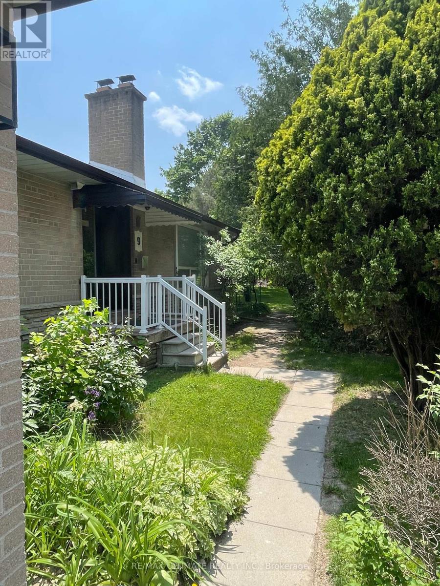 9 Camperdown Avenue, Toronto, Ontario  M9R 3T3 - Photo 3 - W12196721