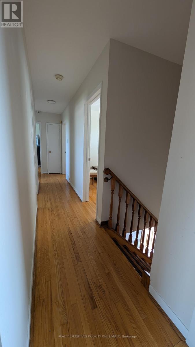 26 Conamore Crescent, Toronto, Ontario  M3J 1H3 - Photo 10 - W12189308