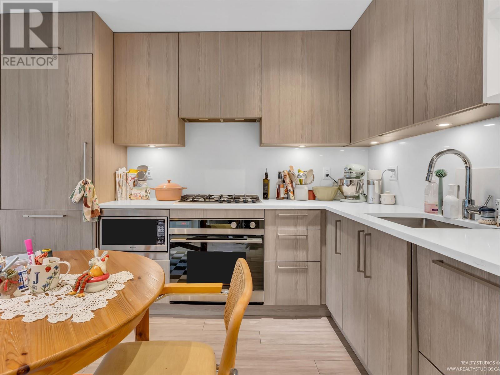 214 707 East 3 Street, North Vancouver, British Columbia  V7L 1G8 - Photo 5 - R3010820