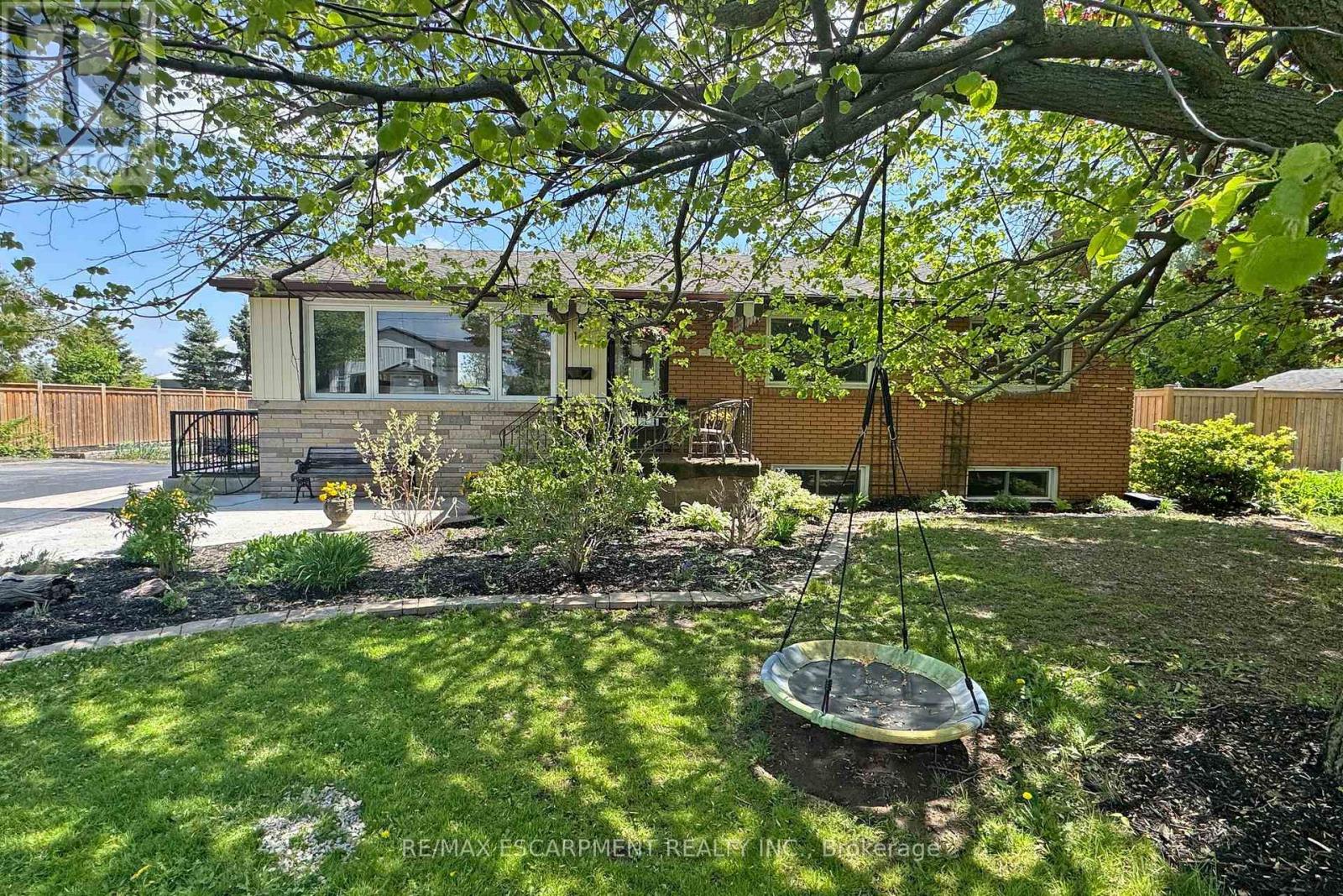14 Algonquin Avenue, Hamilton (Greensville), Ontario  L9H 7L2 - Photo 2 - X12196624