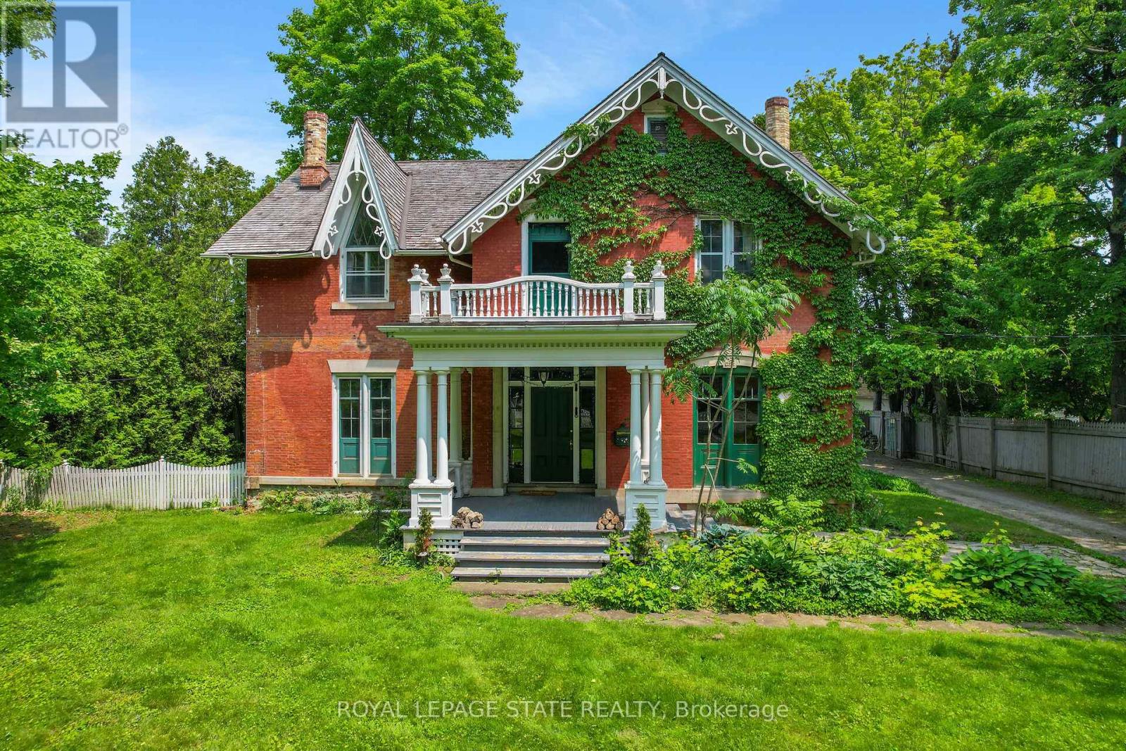 262 MAIN STREET W, Grimsby, Ontario