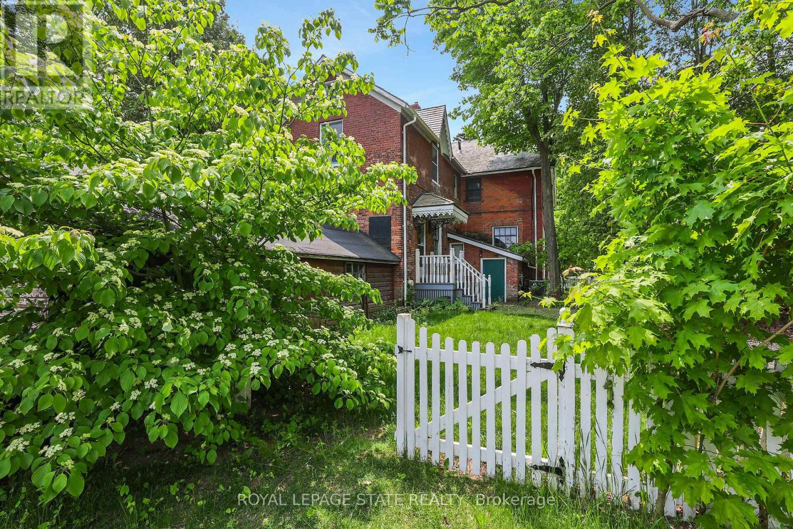 262 Main Street W, Grimsby (Grimsby West), Ontario  L3M 1S4 - Photo 3 - X12196696