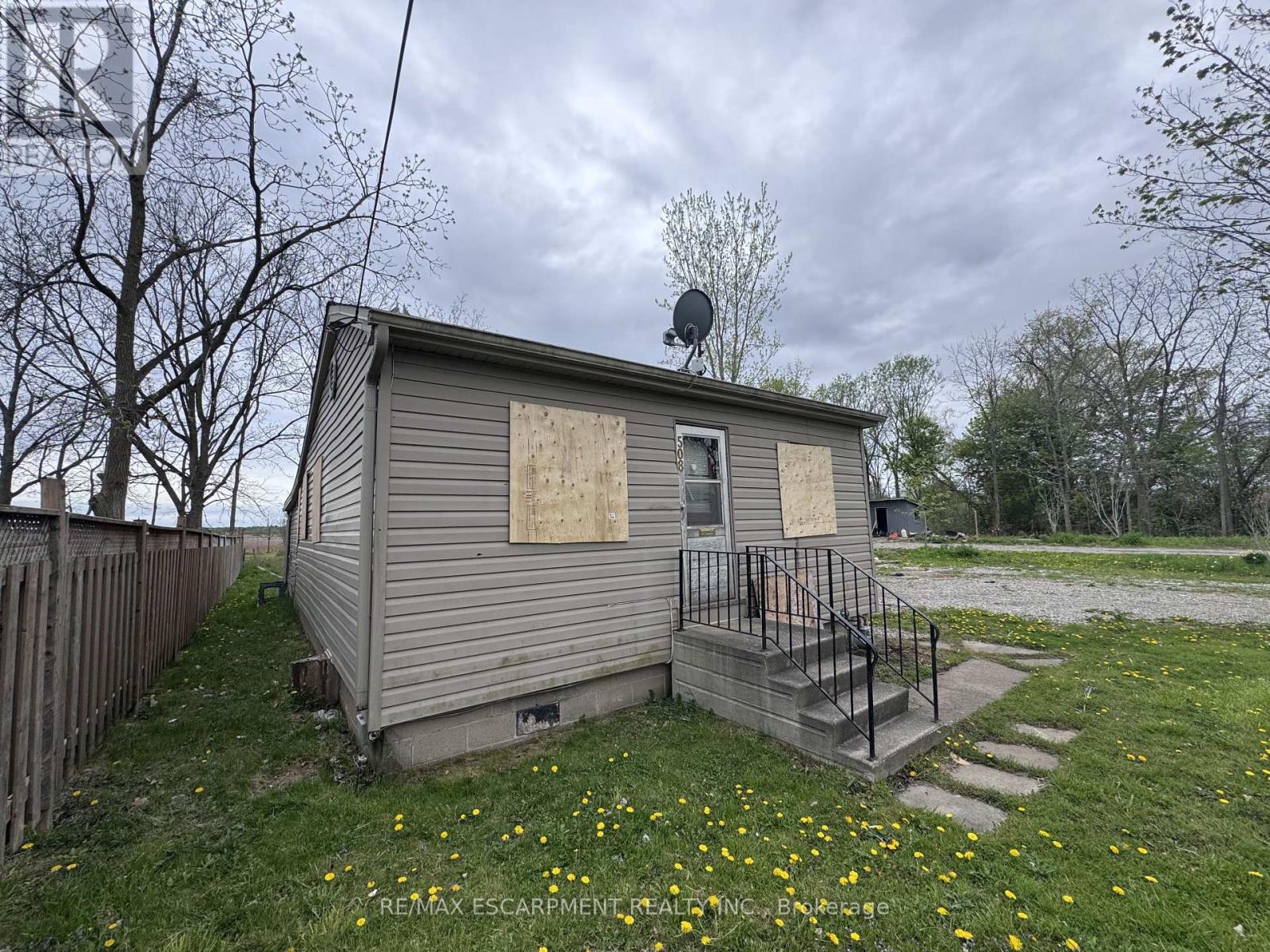 508 Main Street E, Haldimand (Dunnville), Ontario  N1A 2W5 - Photo 6 - X12196697