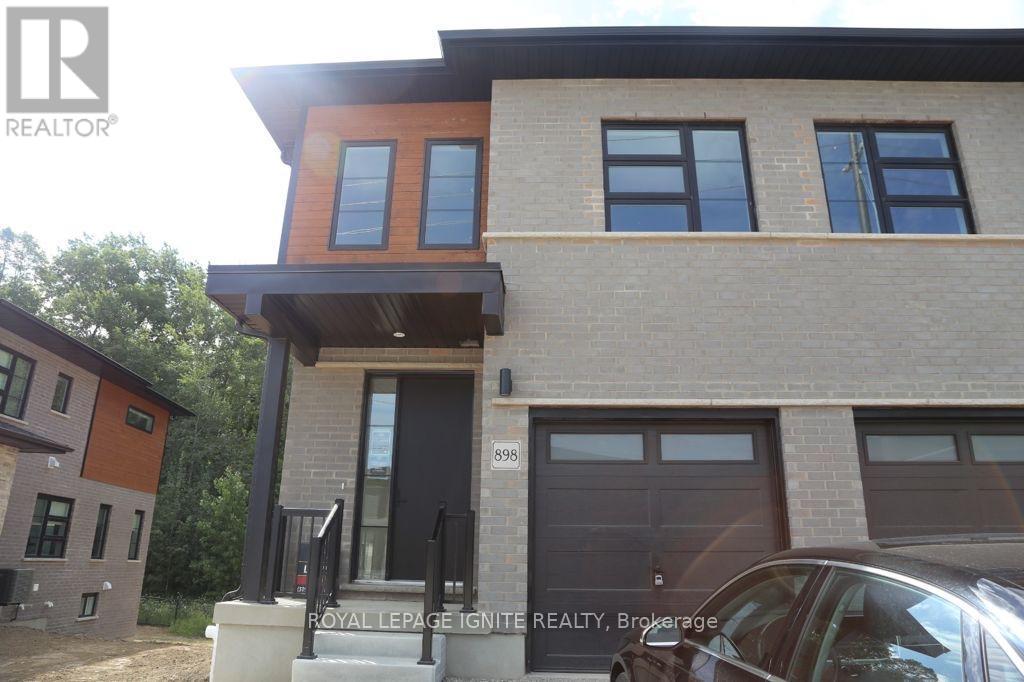898 ROBERT FERRIE DRIVE, Kitchener, Ontario