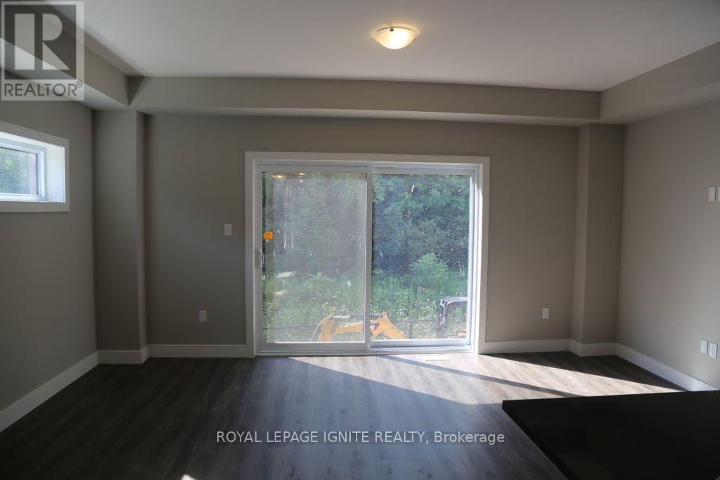 898 Robert Ferrie Drive, Kitchener, Ontario  N2R 0P2 - Photo 5 - X12196755