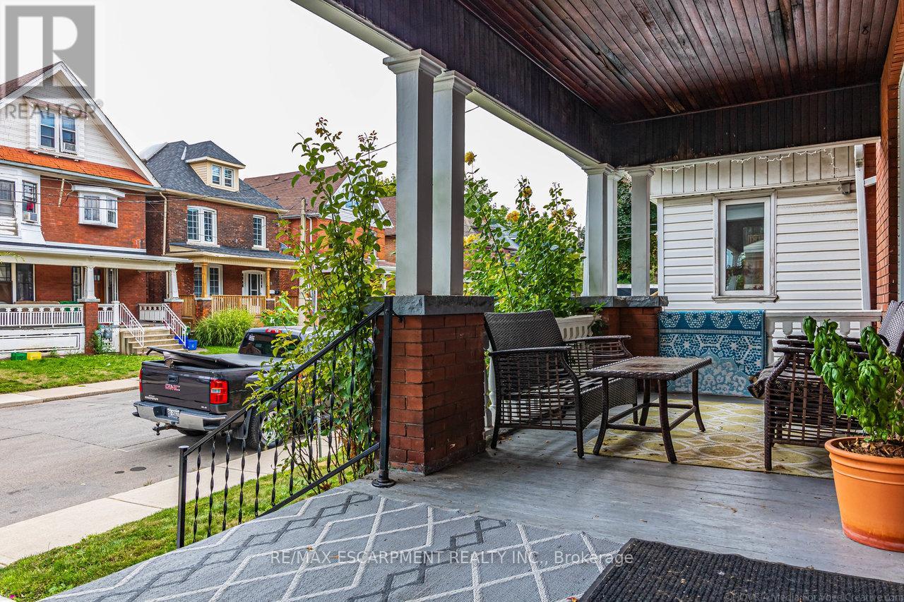 24 Carrick Avenue, Hamilton (Gibson), Ontario  L8M 2W1 - Photo 4 - X12196761