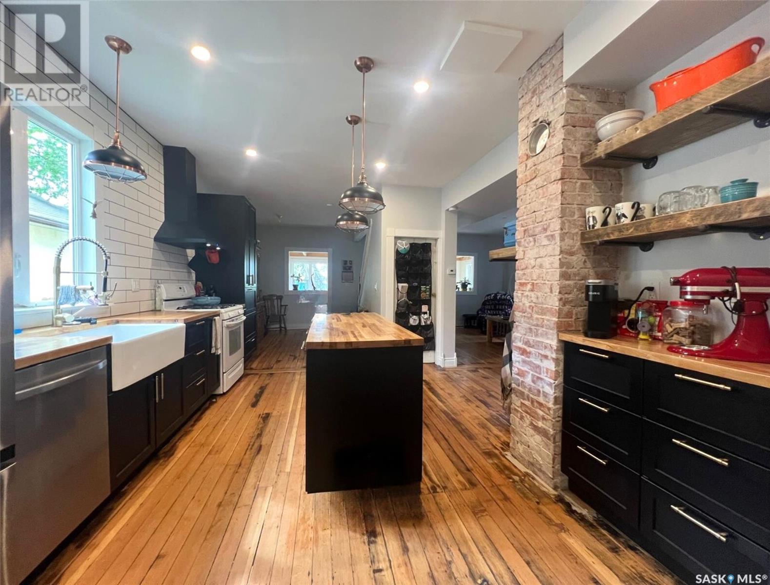 Property at 133 Sidney STREET W image 4