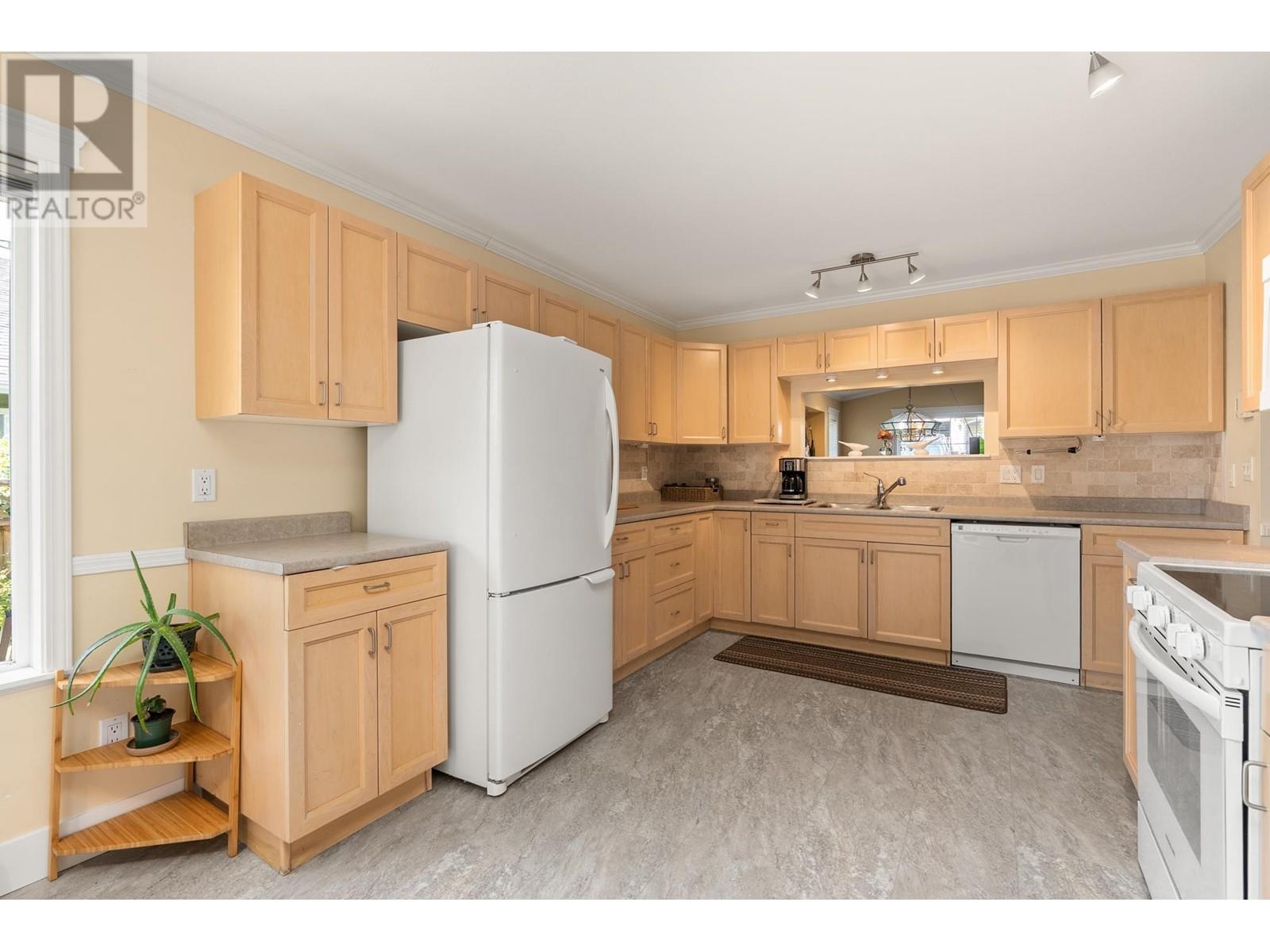 5722 Emily Way, Sechelt, British Columbia  V7Z 0N5 - Photo 16 - R3010676