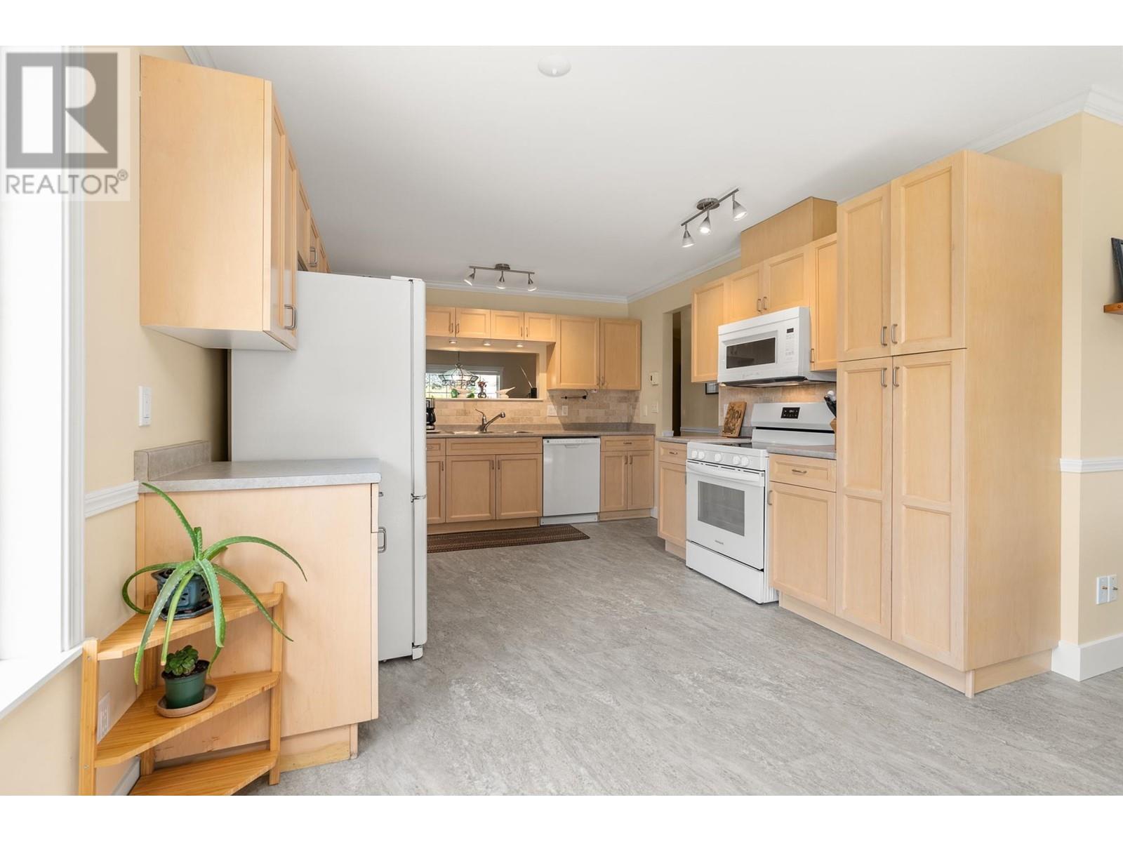 5722 Emily Way, Sechelt, British Columbia  V7Z 0N5 - Photo 17 - R3010676