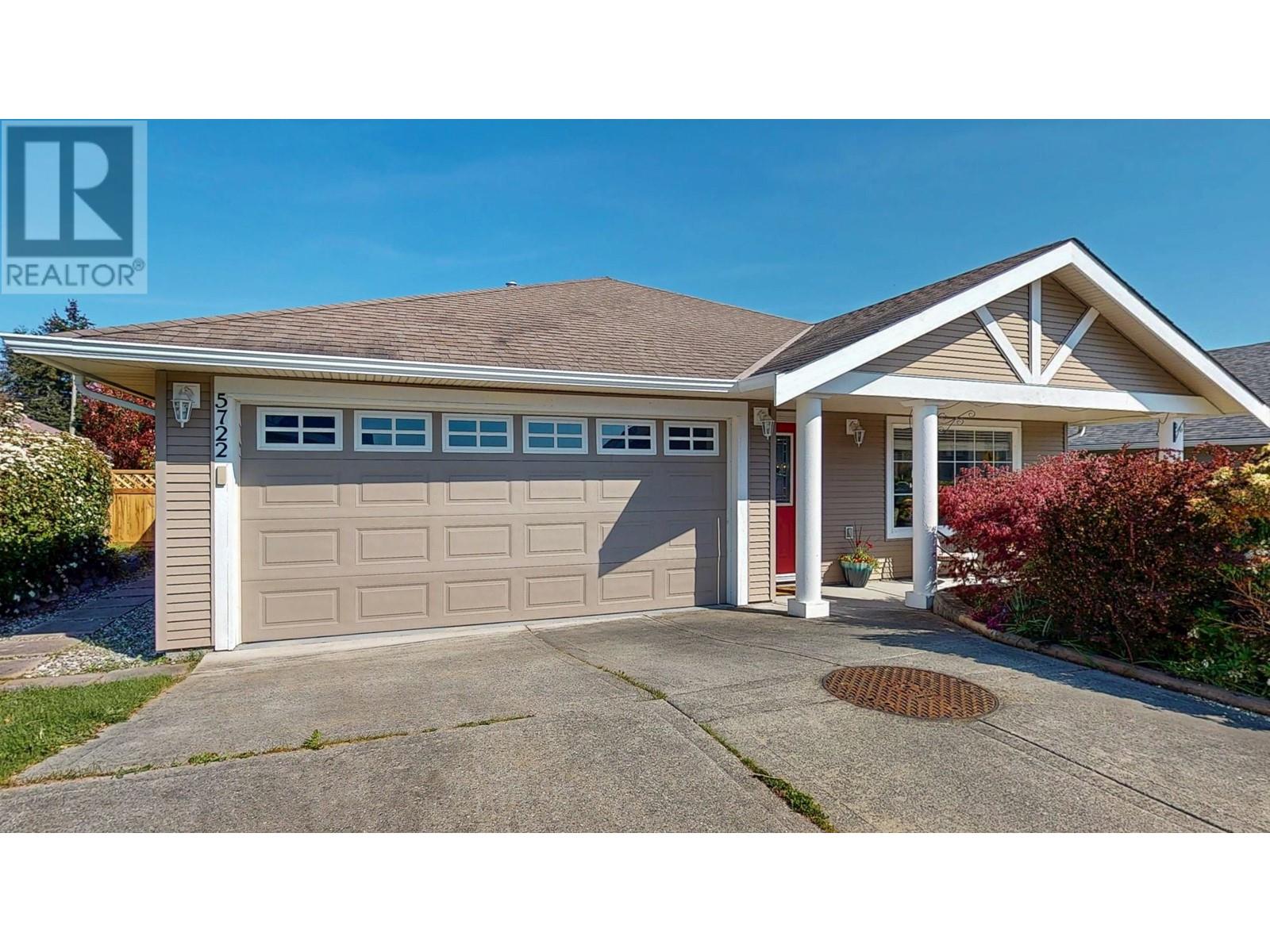 5722 Emily Way, Sechelt, British Columbia  V7Z 0N5 - Photo 2 - R3010676