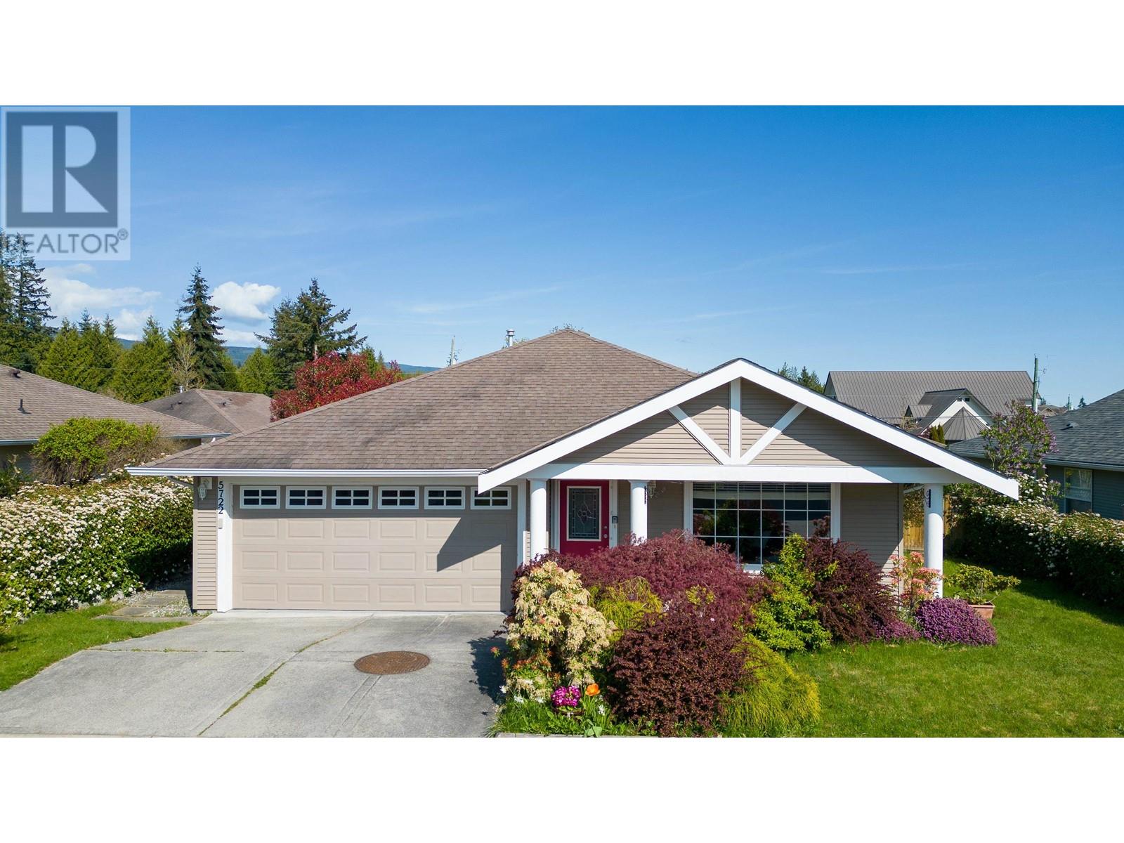 5722 EMILY WAY, Sechelt, British Columbia