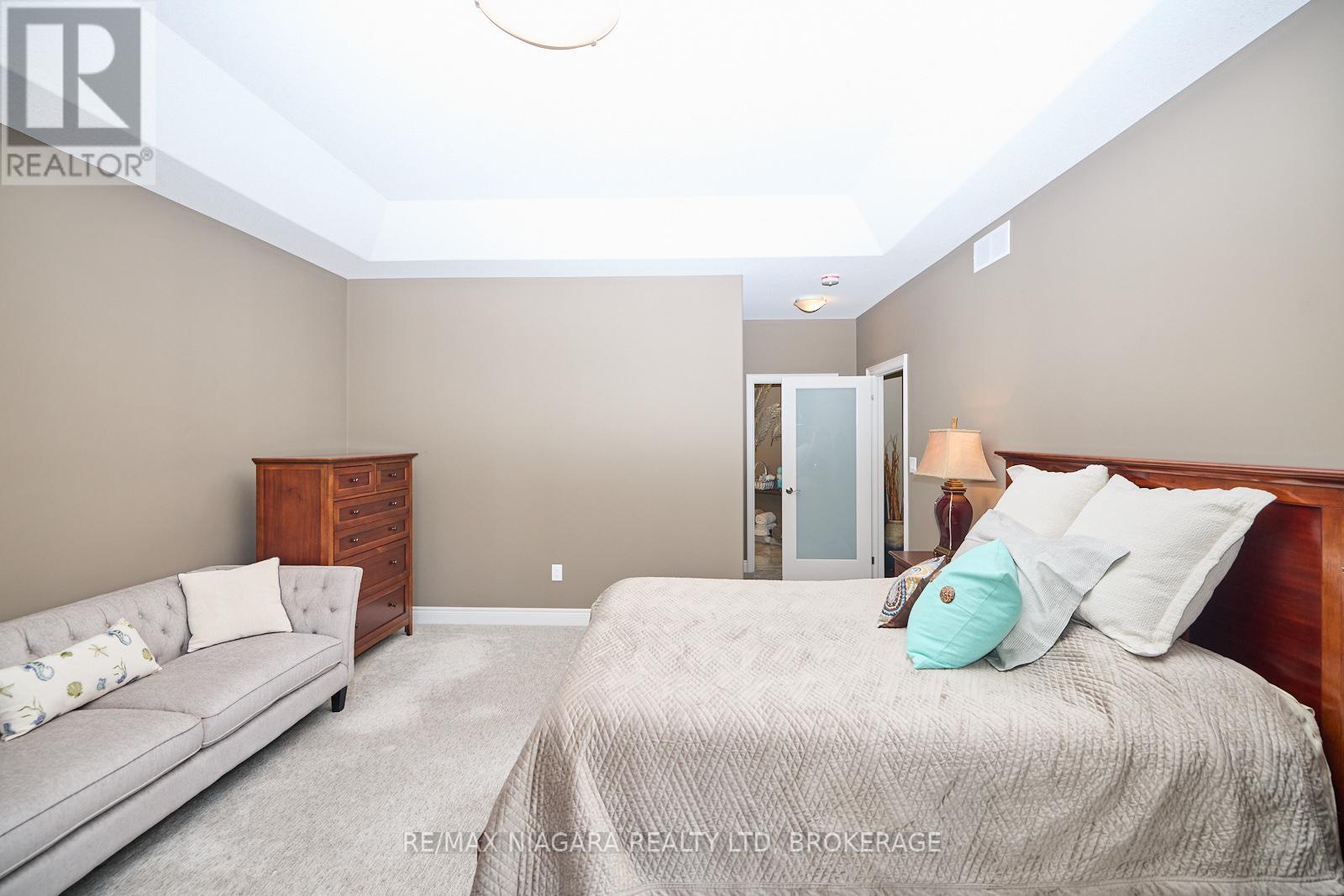 6 Derbyshire Drive, Fort Erie, Ontario  L0S 1N0 - Photo 21 - X12196765