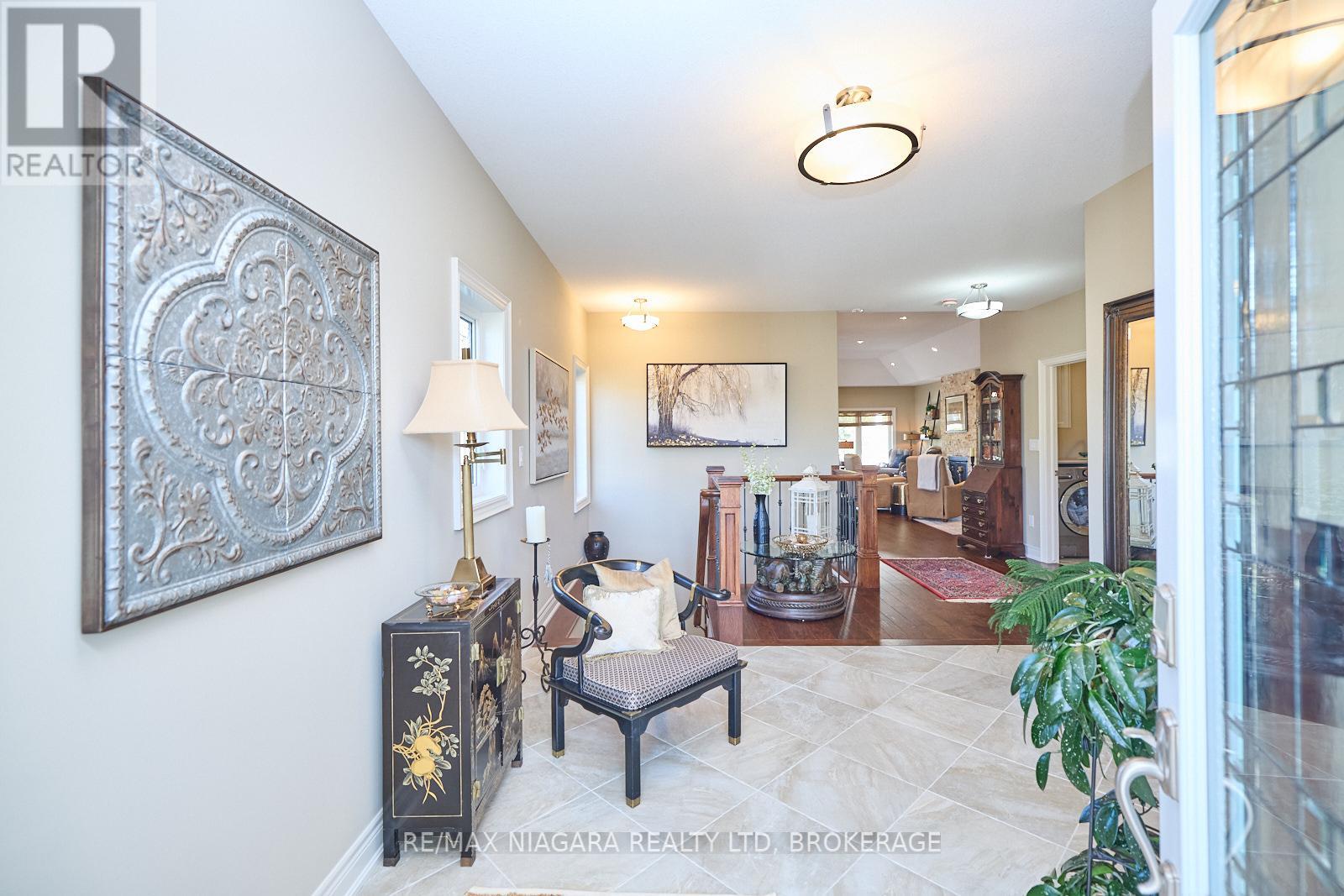 6 Derbyshire Drive, Fort Erie, Ontario  L0S 1N0 - Photo 4 - X12196765