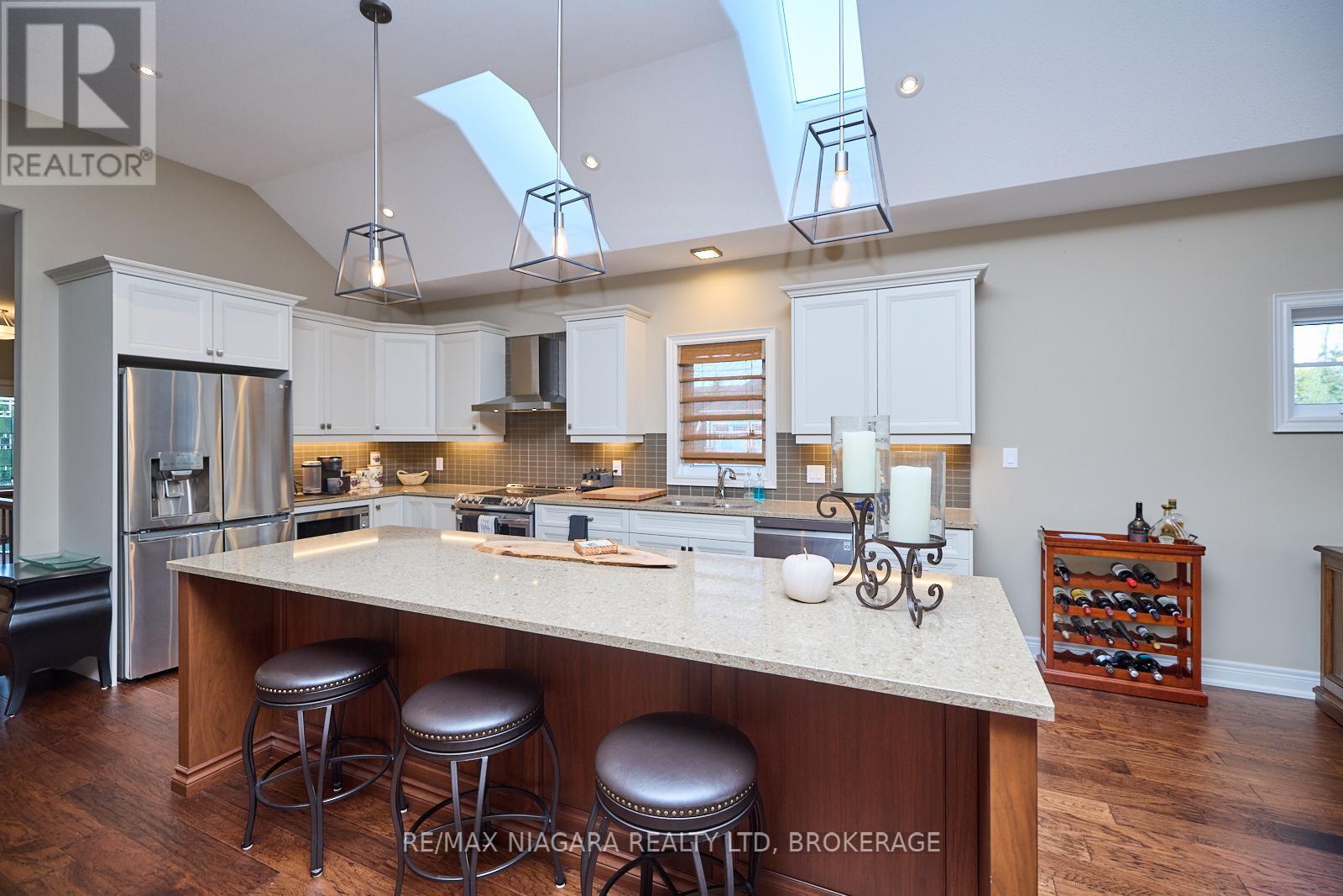 6 Derbyshire Drive, Fort Erie, Ontario  L0S 1N0 - Photo 8 - X12196765