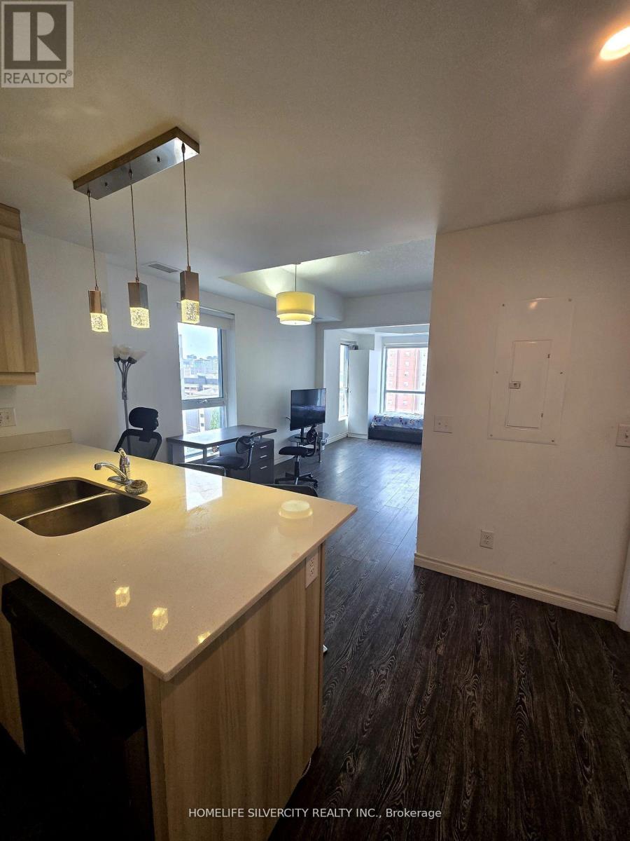 905-Tower -1 - 158 King Street N, Waterloo, Ontario  N2J 2Y2 - Photo 2 - X12196693