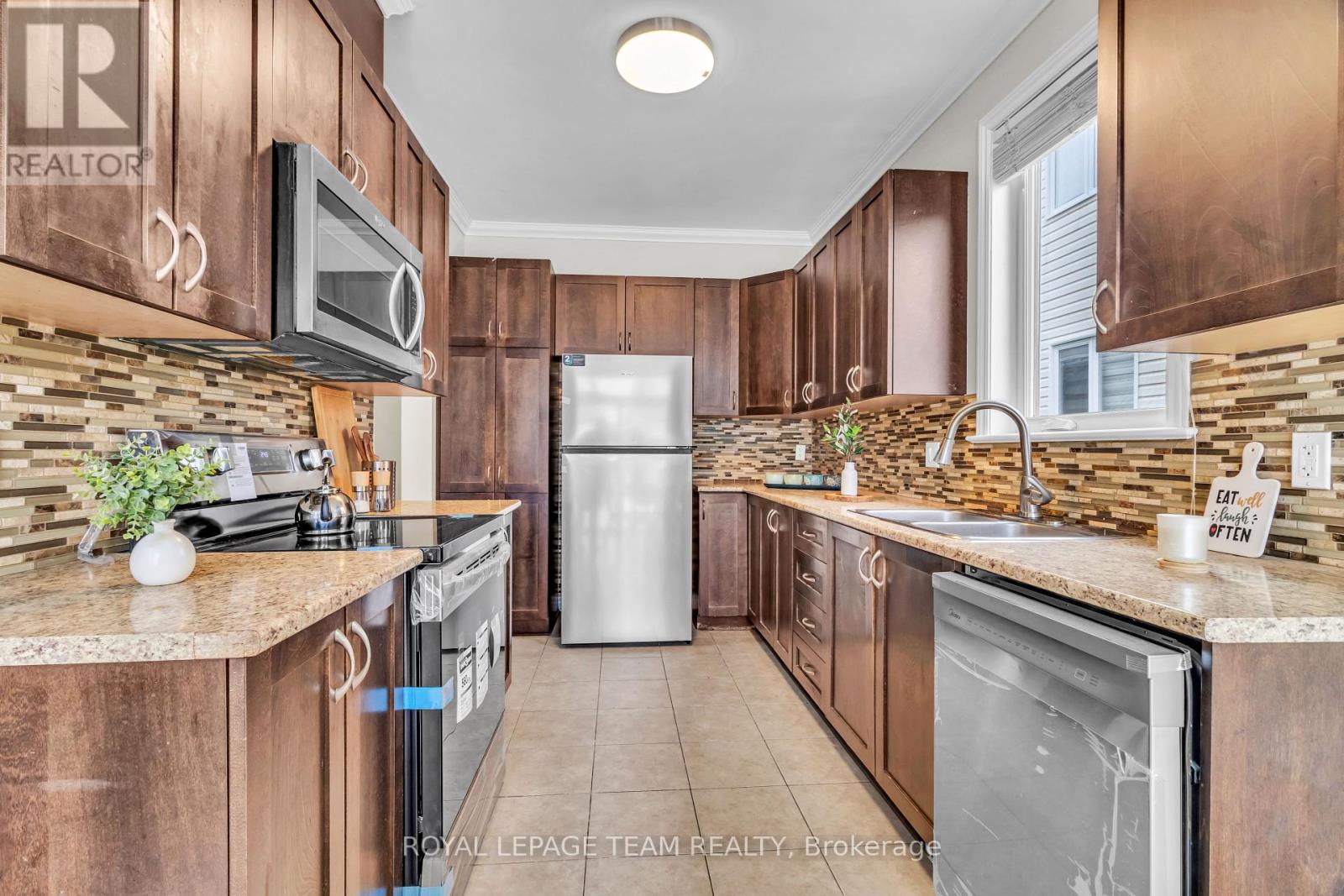 275 Broxburn Crescent, Ottawa, Ontario  K2J 0N8 - Photo 15 - X12193906