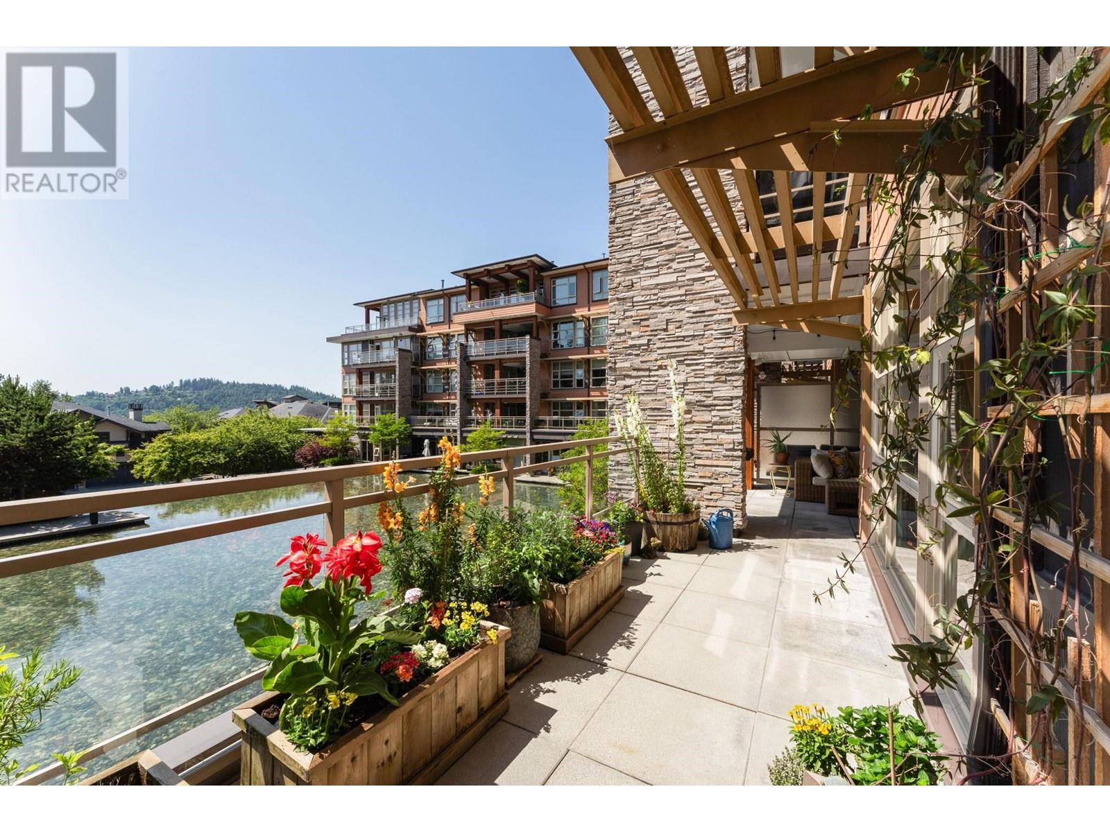215 3602 ALDERCREST DRIVE, North Vancouver, British Columbia