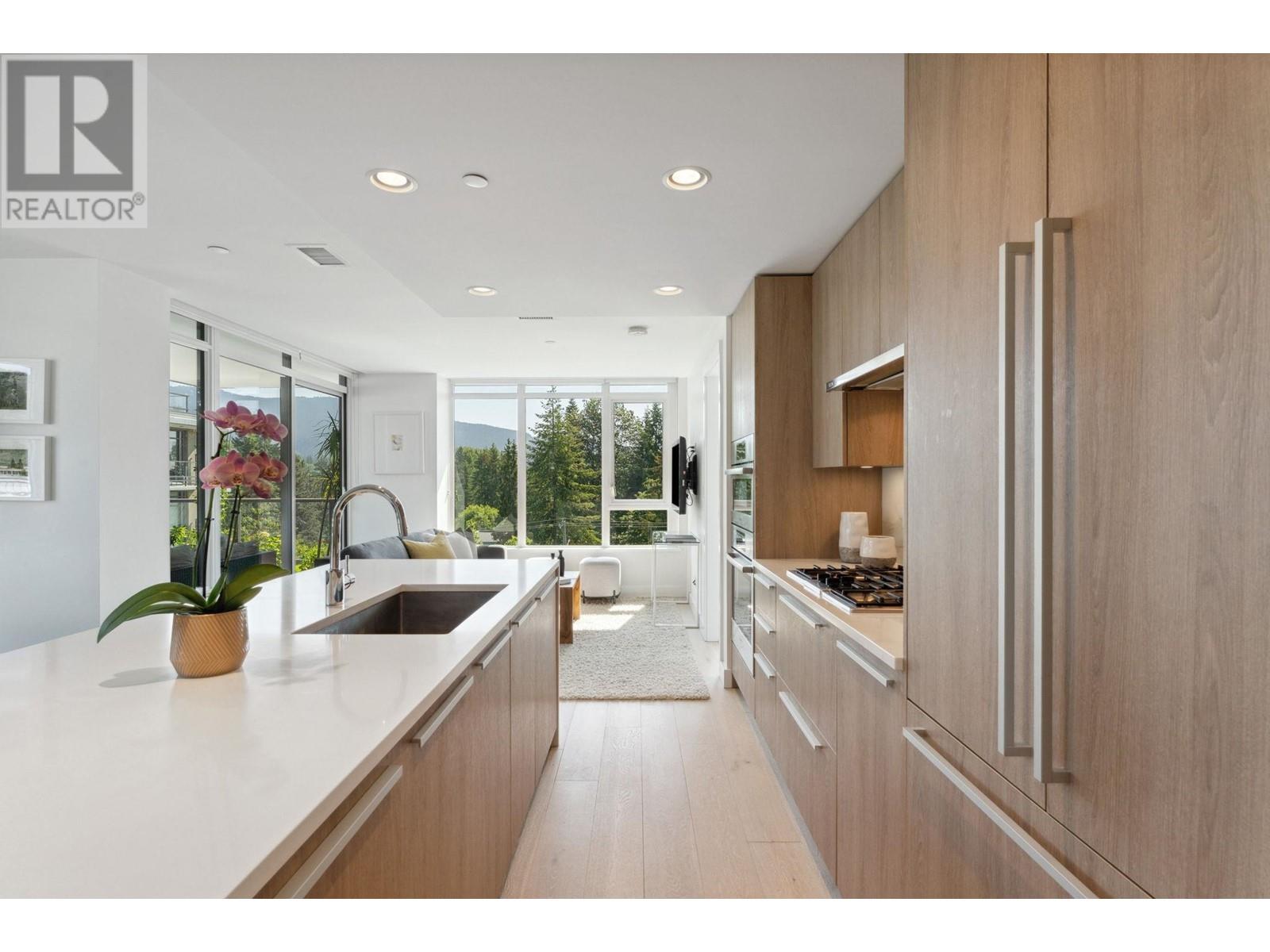 405 2738 Library Lane, North Vancouver, British Columbia  V7J 0B3 - Photo 6 - R3011394