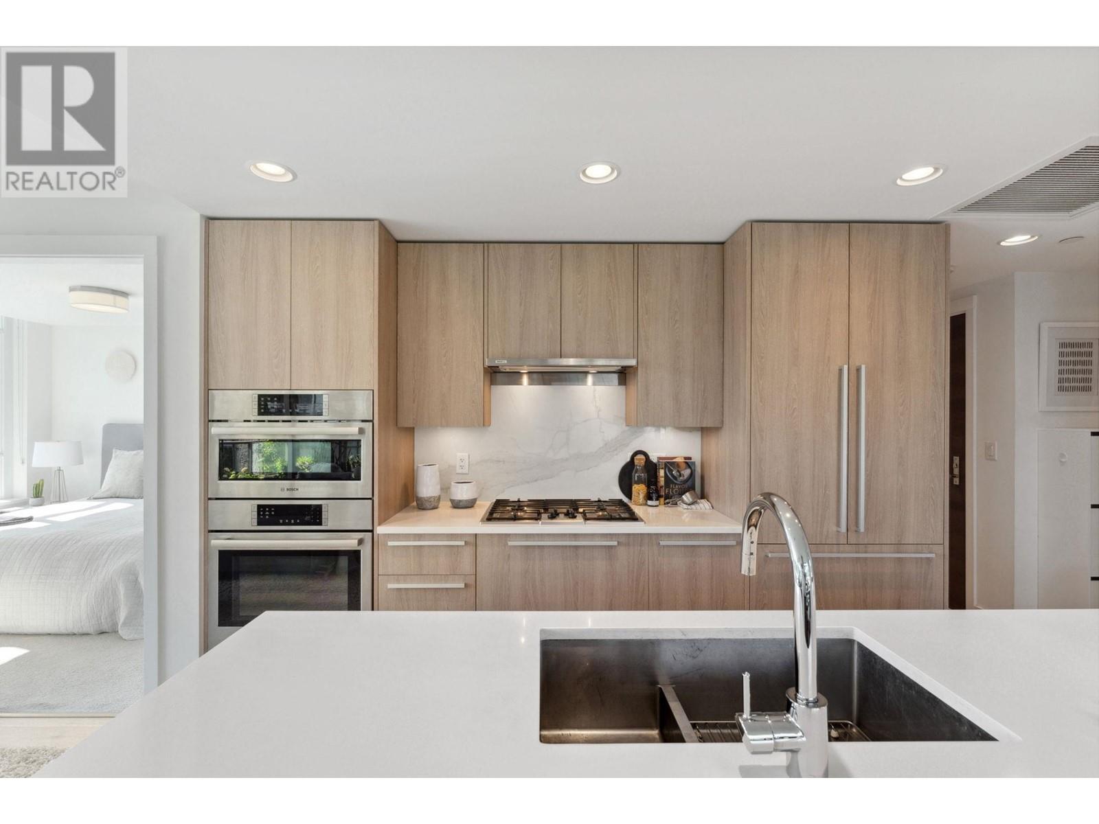 405 2738 Library Lane, North Vancouver, British Columbia  V7J 0B3 - Photo 8 - R3011394