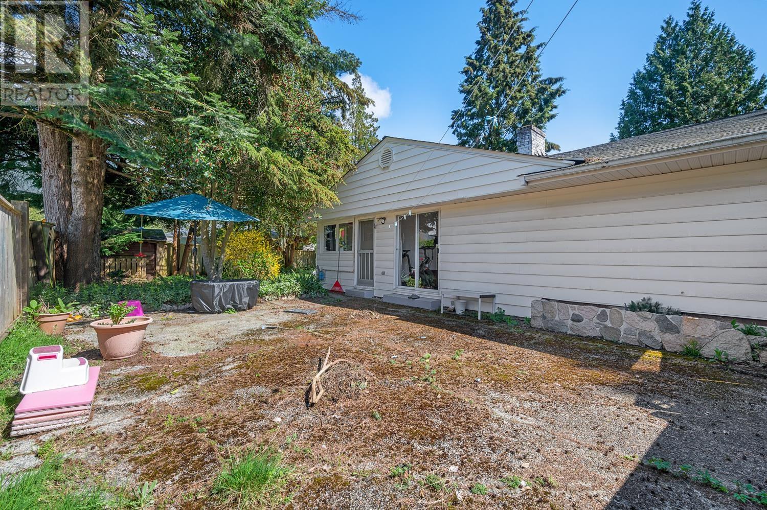 Property at 4010 SUNNYCREST DRIVE image 4