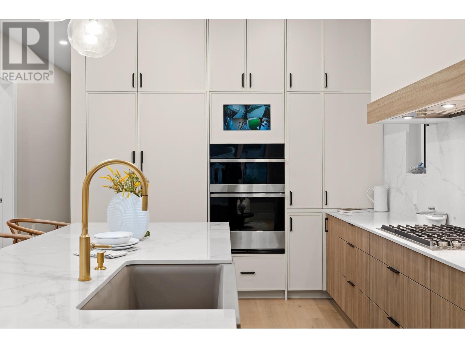1033 Canyon Boulevard, North Vancouver, British Columbia  V7R 2K3 - Photo 7 - R3011414