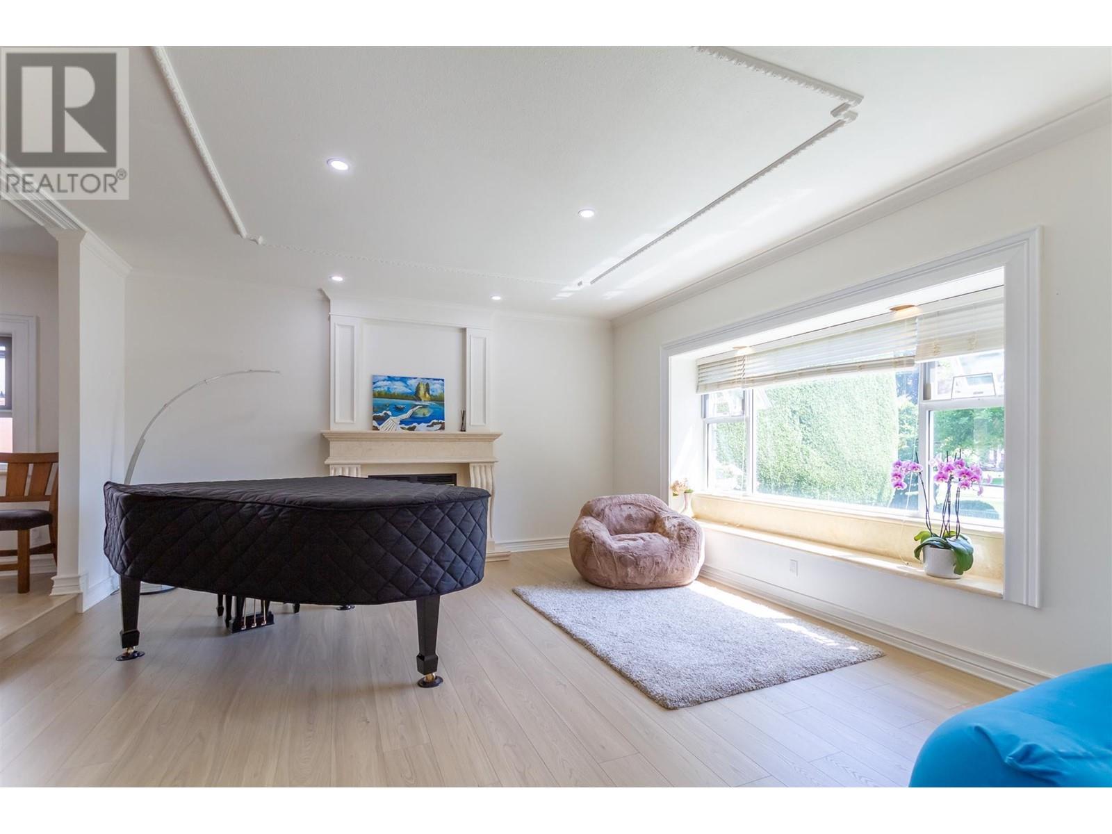 Property at 1369 W 55TH AVENUE image 3