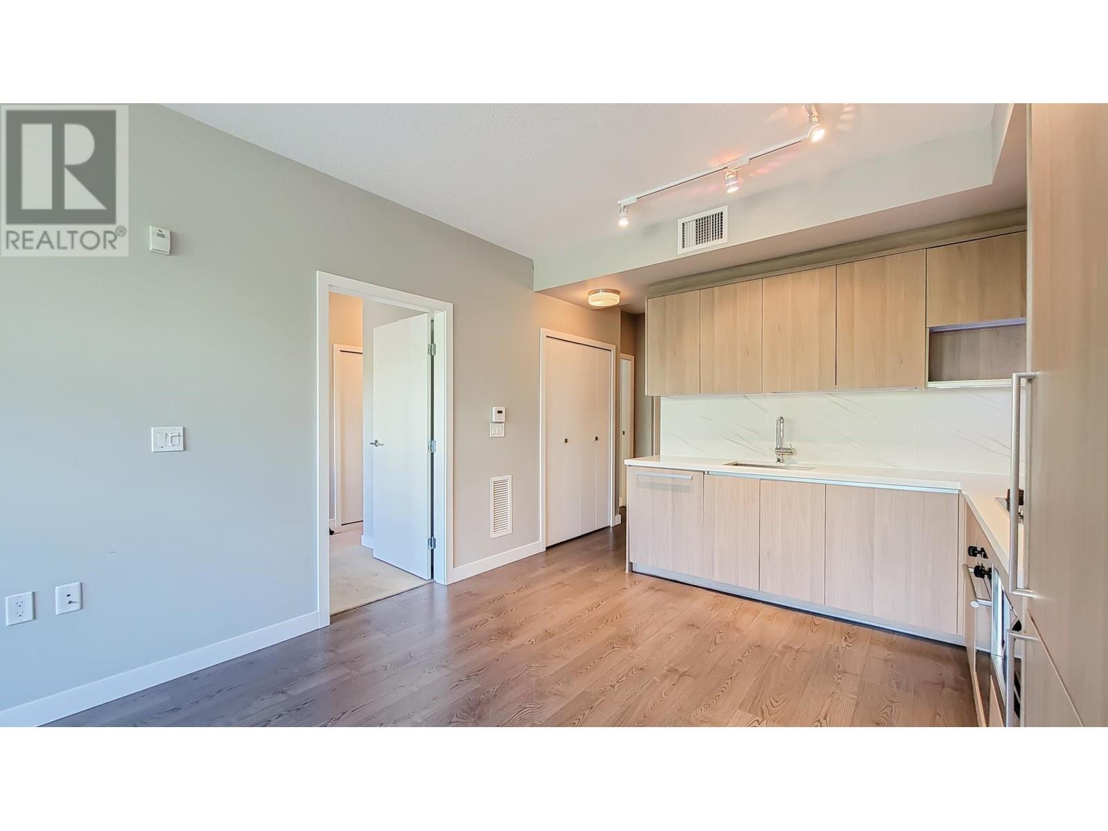 9333-9388 Tomicki Ave & Odlin Road, Richmond, British Columbia  V6X 0L5 - Photo 10 - C8069726