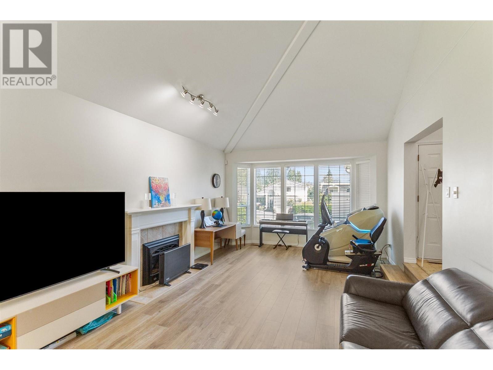 800 Sprice Avenue, Coquitlam, British Columbia  V3J 2P1 - Photo 3 - R3010341