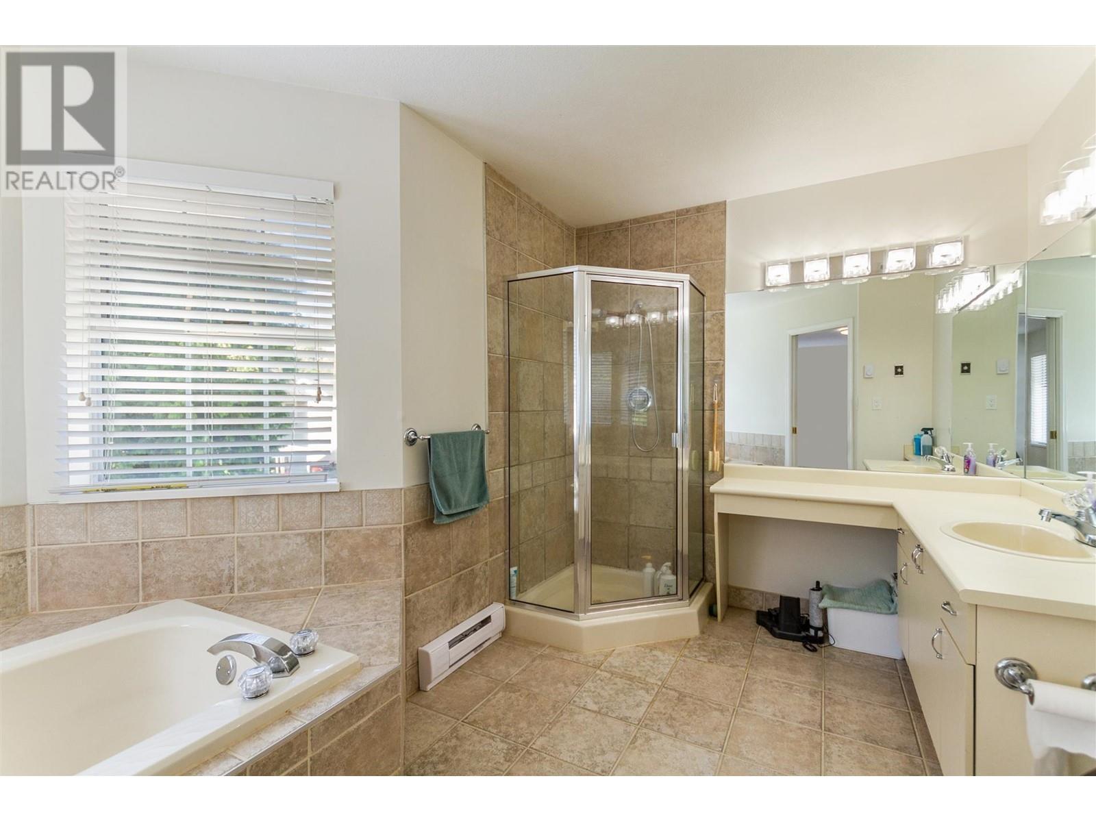 800 Sprice Avenue, Coquitlam, British Columbia  V3J 2P1 - Photo 10 - R3010341