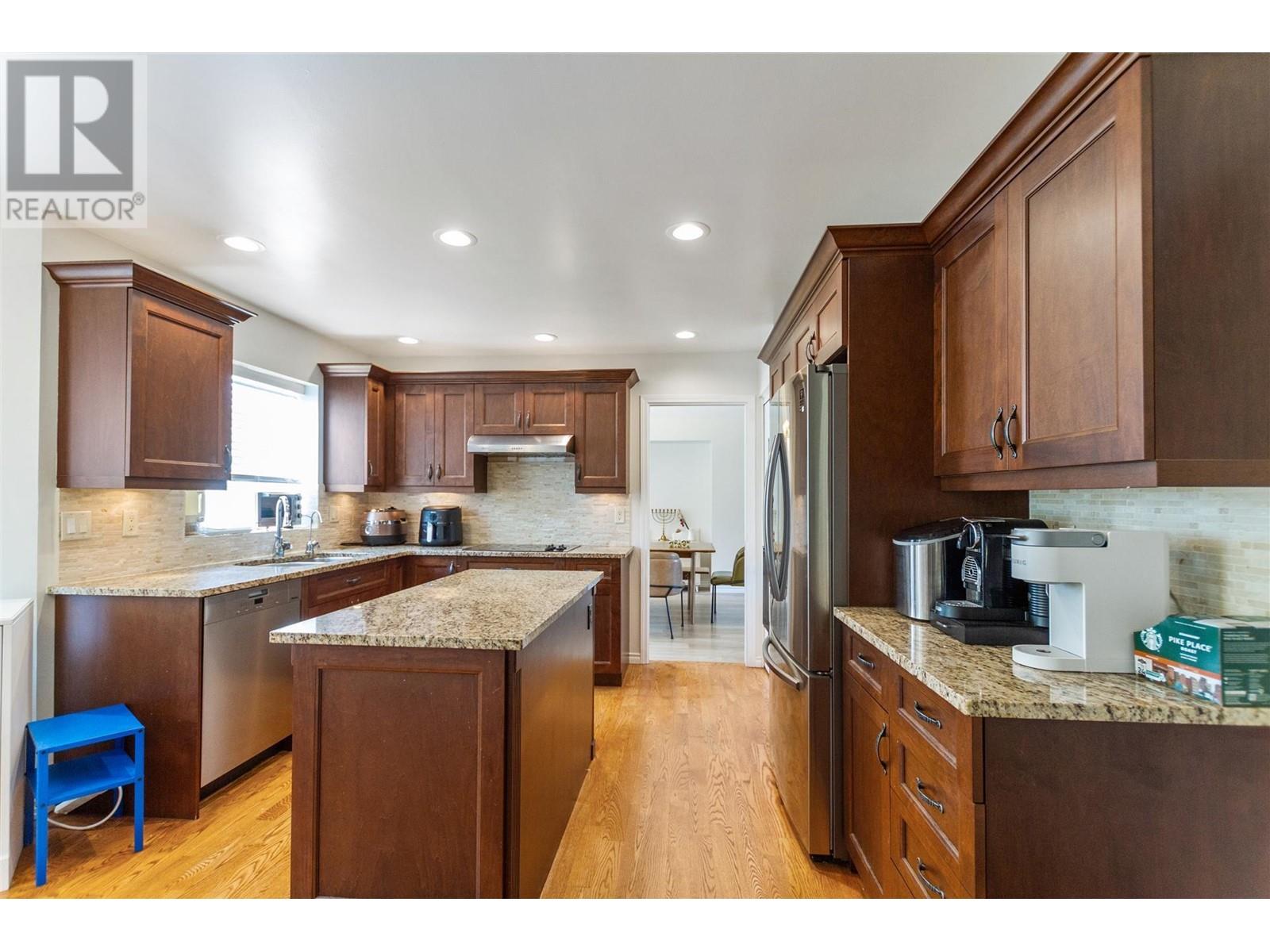 800 Sprice Avenue, Coquitlam, British Columbia  V3J 2P1 - Photo 5 - R3010341