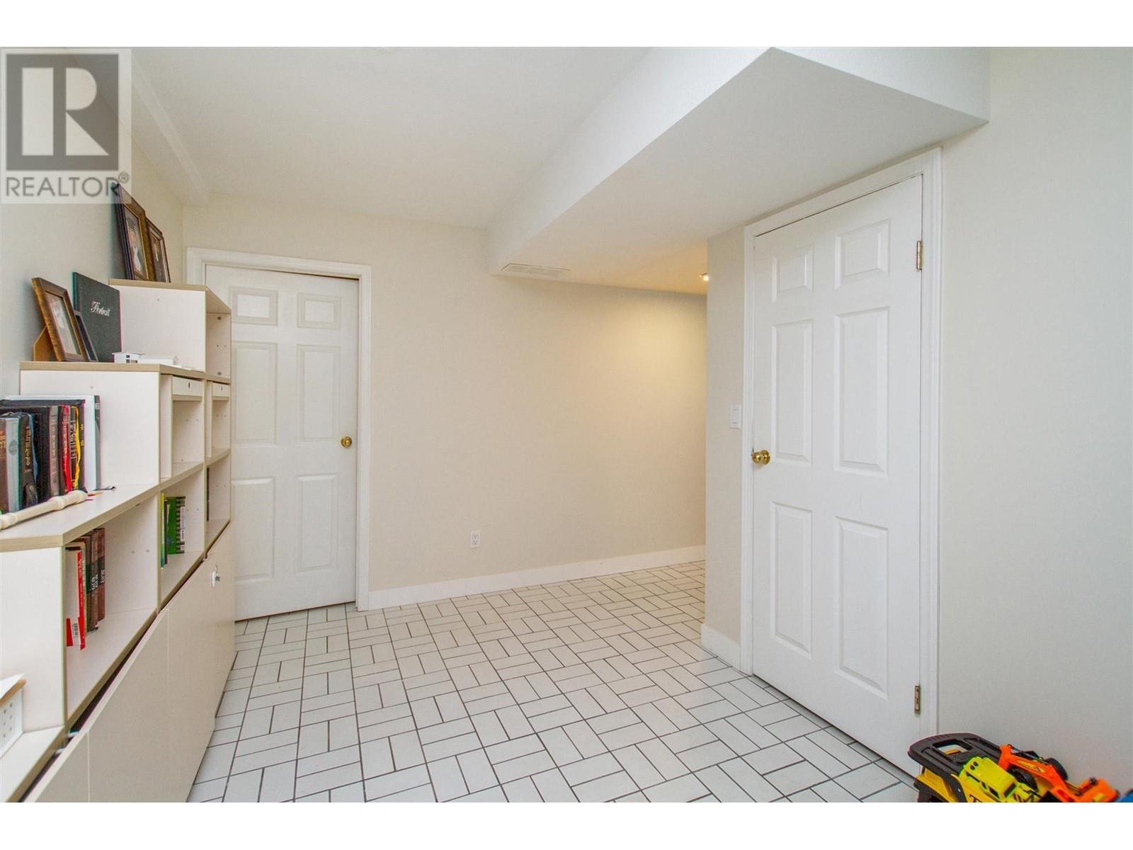 800 Sprice Avenue, Coquitlam, British Columbia  V3J 2P1 - Photo 23 - R3010341