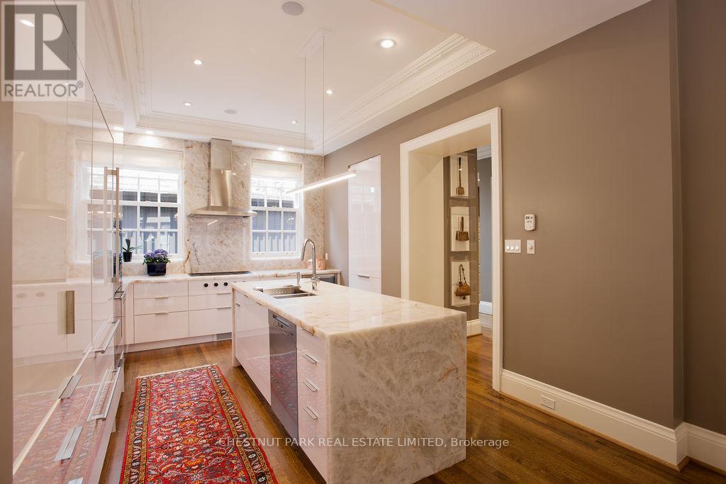 4 Corrigan Close, Toronto (Rosedale-Moore Park), Ontario  M4W 3V6 - Photo 11 - C12196796