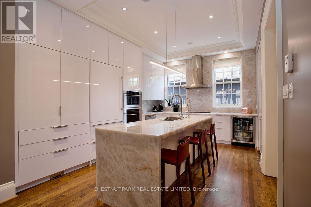4 Corrigan Close, Toronto (Rosedale-Moore Park), Ontario  M4W 3V6 - Photo 12 - C12196796
