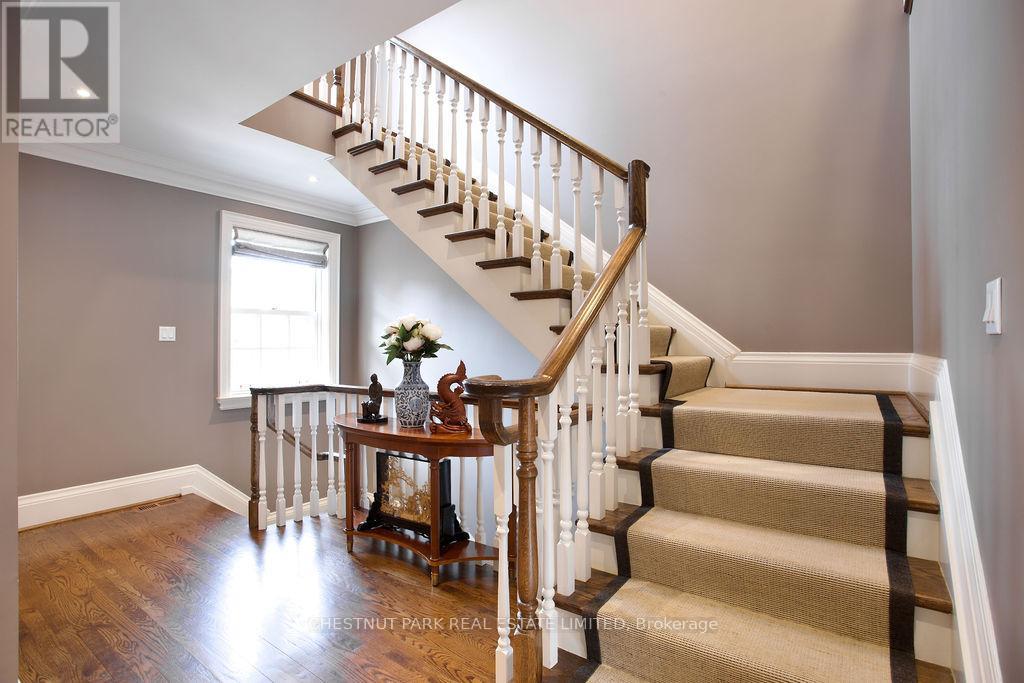 4 Corrigan Close, Toronto (Rosedale-Moore Park), Ontario  M4W 3V6 - Photo 16 - C12196796