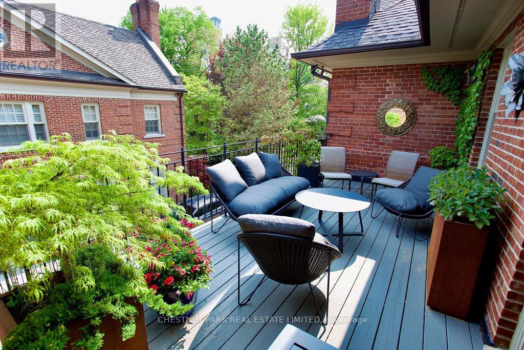 4 Corrigan Close, Toronto (Rosedale-Moore Park), Ontario  M4W 3V6 - Photo 25 - C12196796