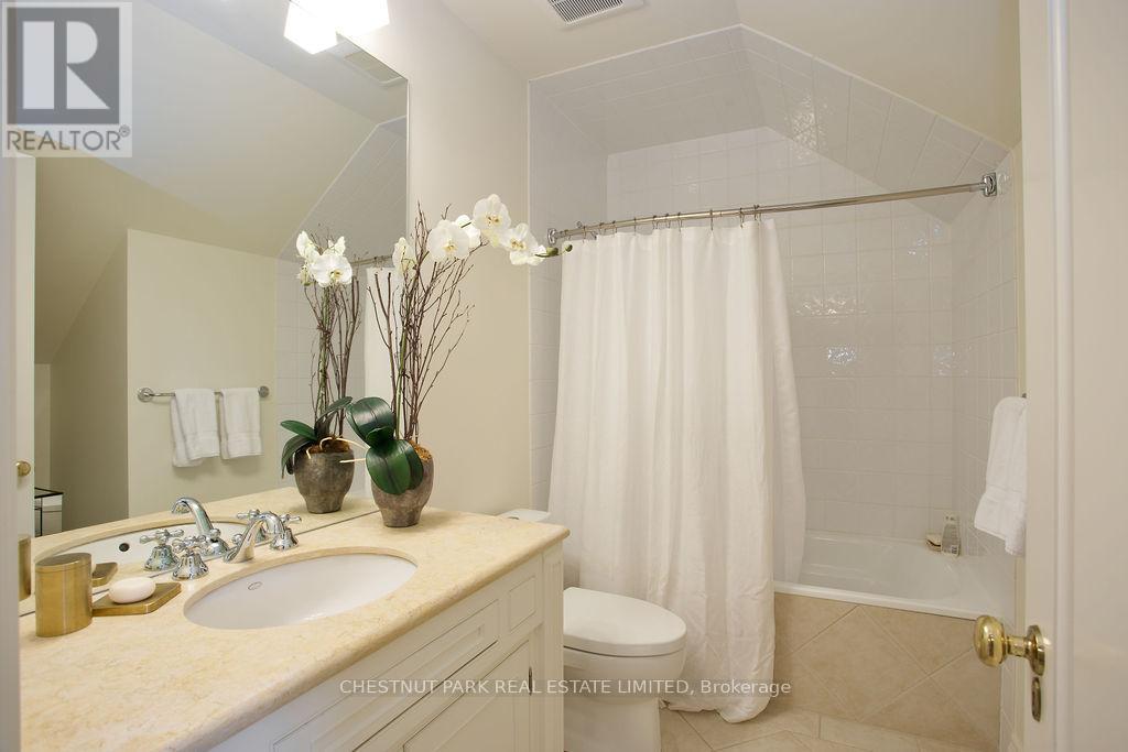 4 Corrigan Close, Toronto (Rosedale-Moore Park), Ontario  M4W 3V6 - Photo 32 - C12196796