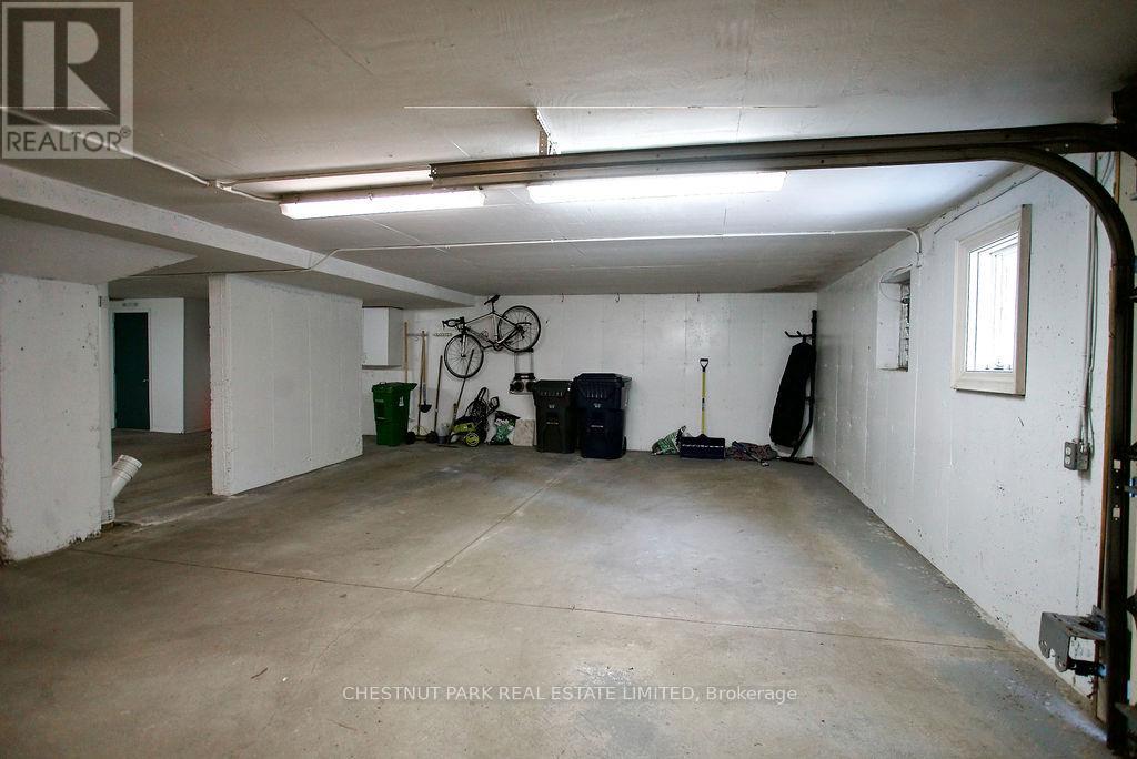 4 Corrigan Close, Toronto (Rosedale-Moore Park), Ontario  M4W 3V6 - Photo 37 - C12196796