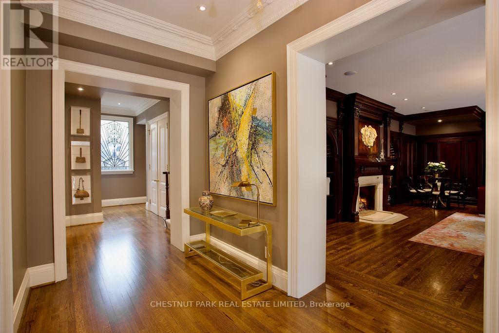 4 Corrigan Close, Toronto (Rosedale-Moore Park), Ontario  M4W 3V6 - Photo 4 - C12196796