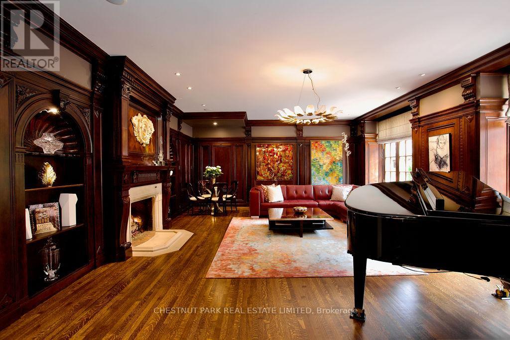 4 Corrigan Close, Toronto (Rosedale-Moore Park), Ontario  M4W 3V6 - Photo 5 - C12196796
