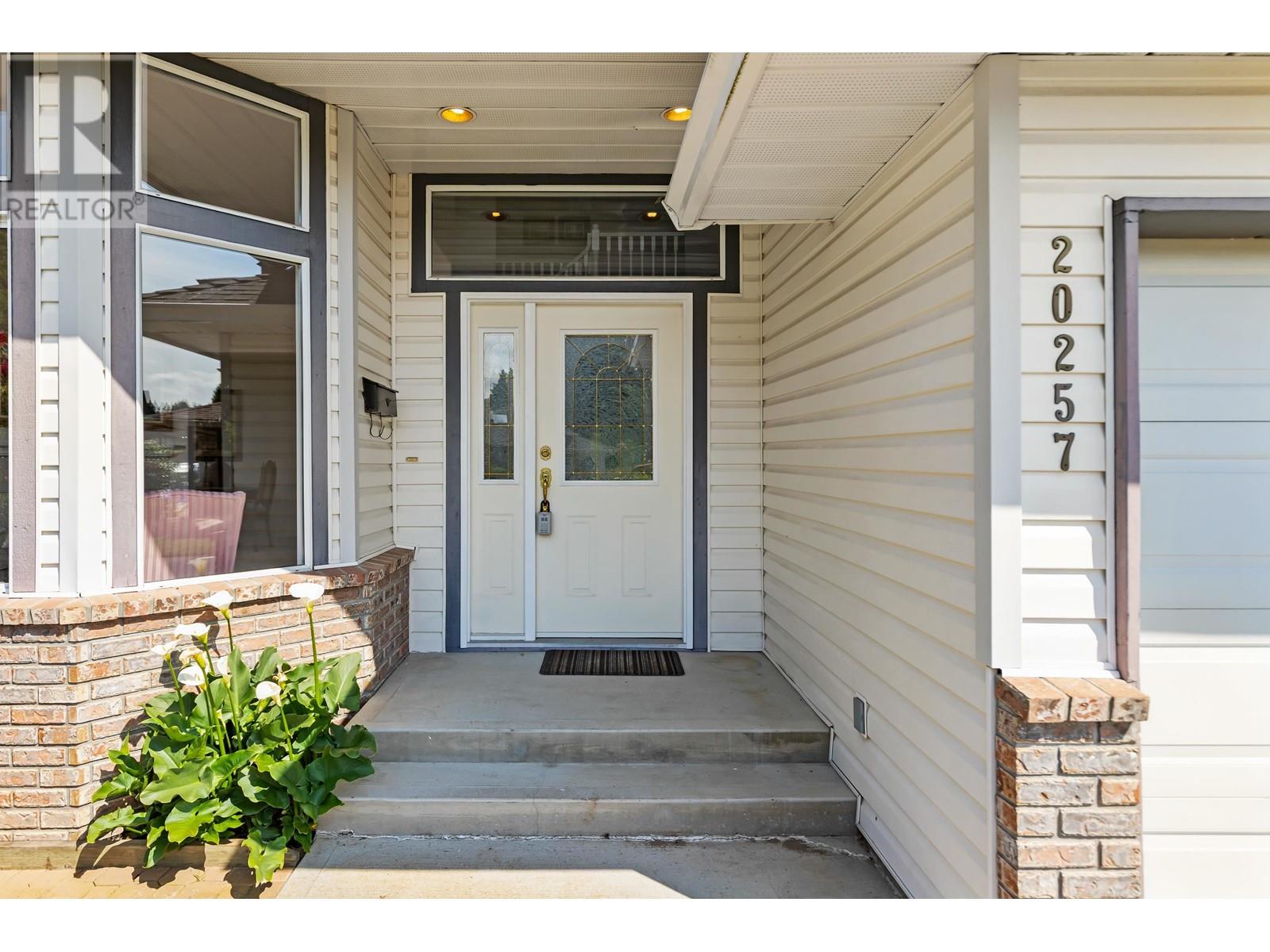20257 123 Avenue, Maple Ridge, British Columbia  V2X 4A6 - Photo 3 - R3011441