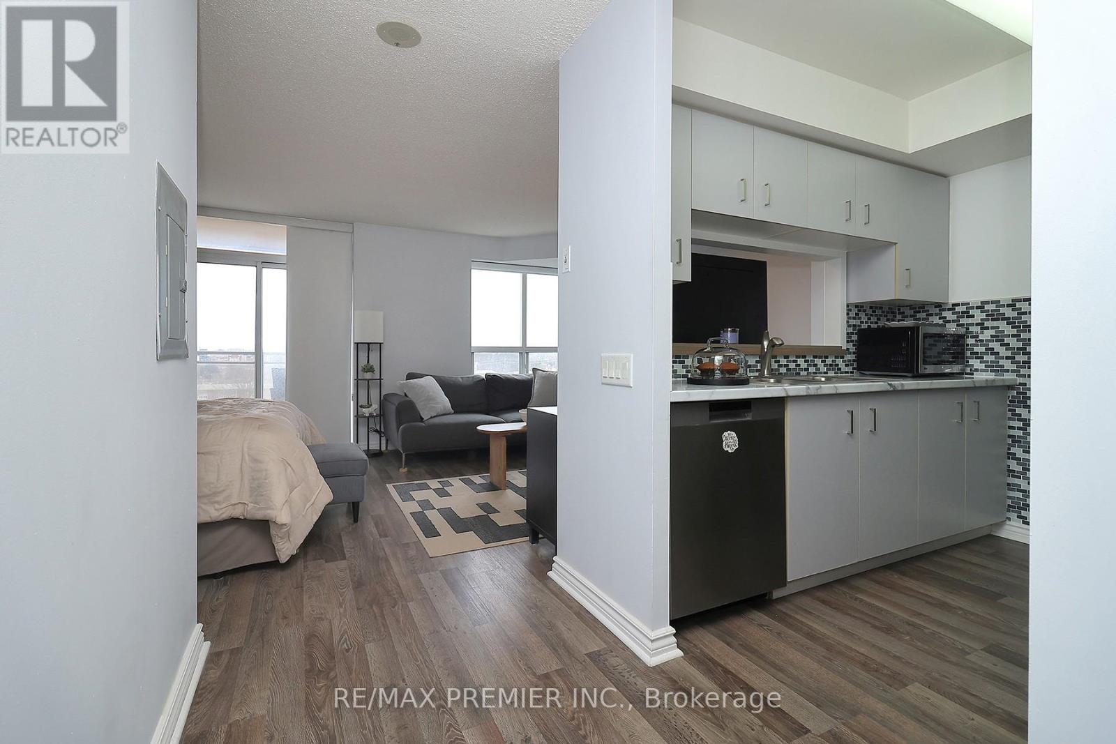 721 - 650 Lawrence Avenue, Toronto (Englemount-Lawrence), Ontario  M6A 3E8 - Photo 11 - C12196050