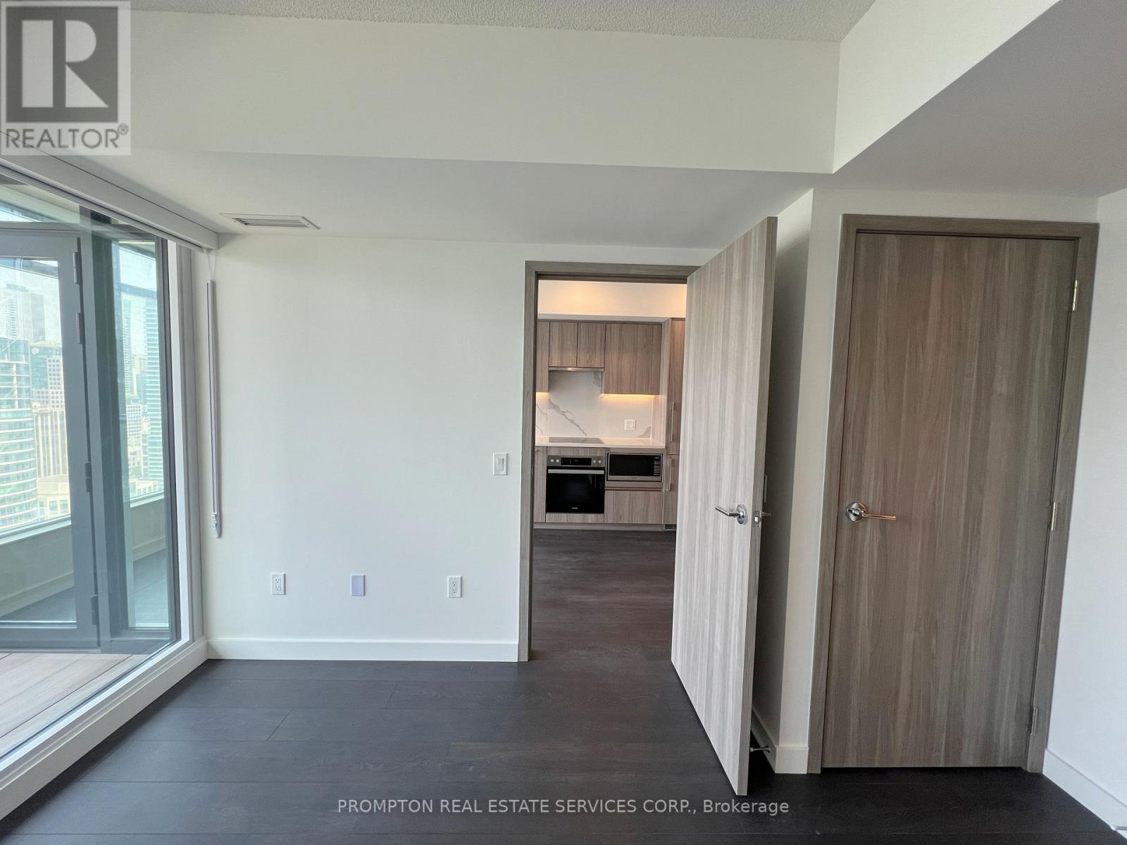 3101 - 1 Concord Cityplace Way, Toronto, Ontario  M5V 0X3 - Photo 9 - C12196621