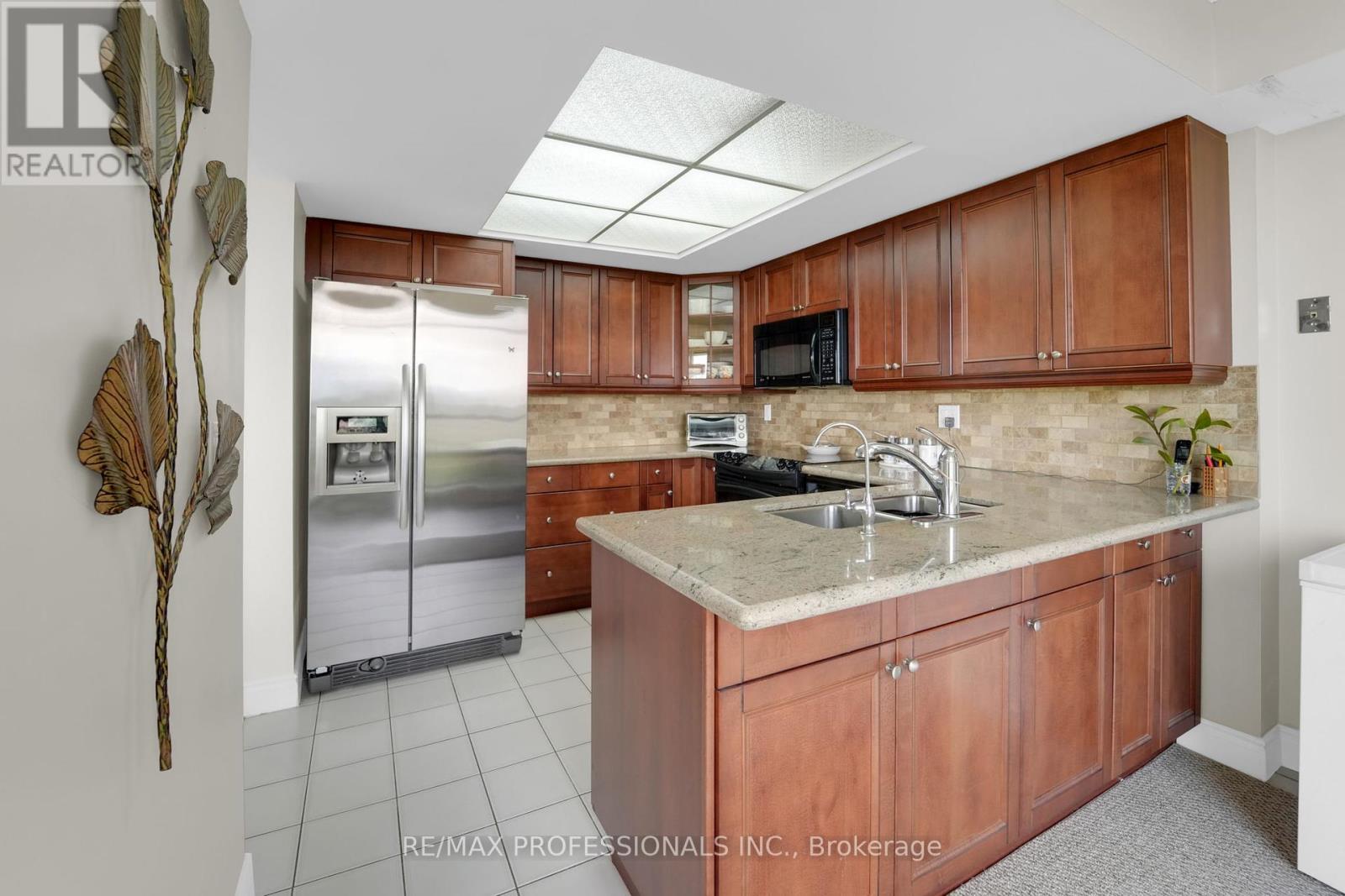 905 - 45 Kingsbridge Garden Circle, Mississauga, Ontario  L5R 3K4 - Photo 12 - W12196706